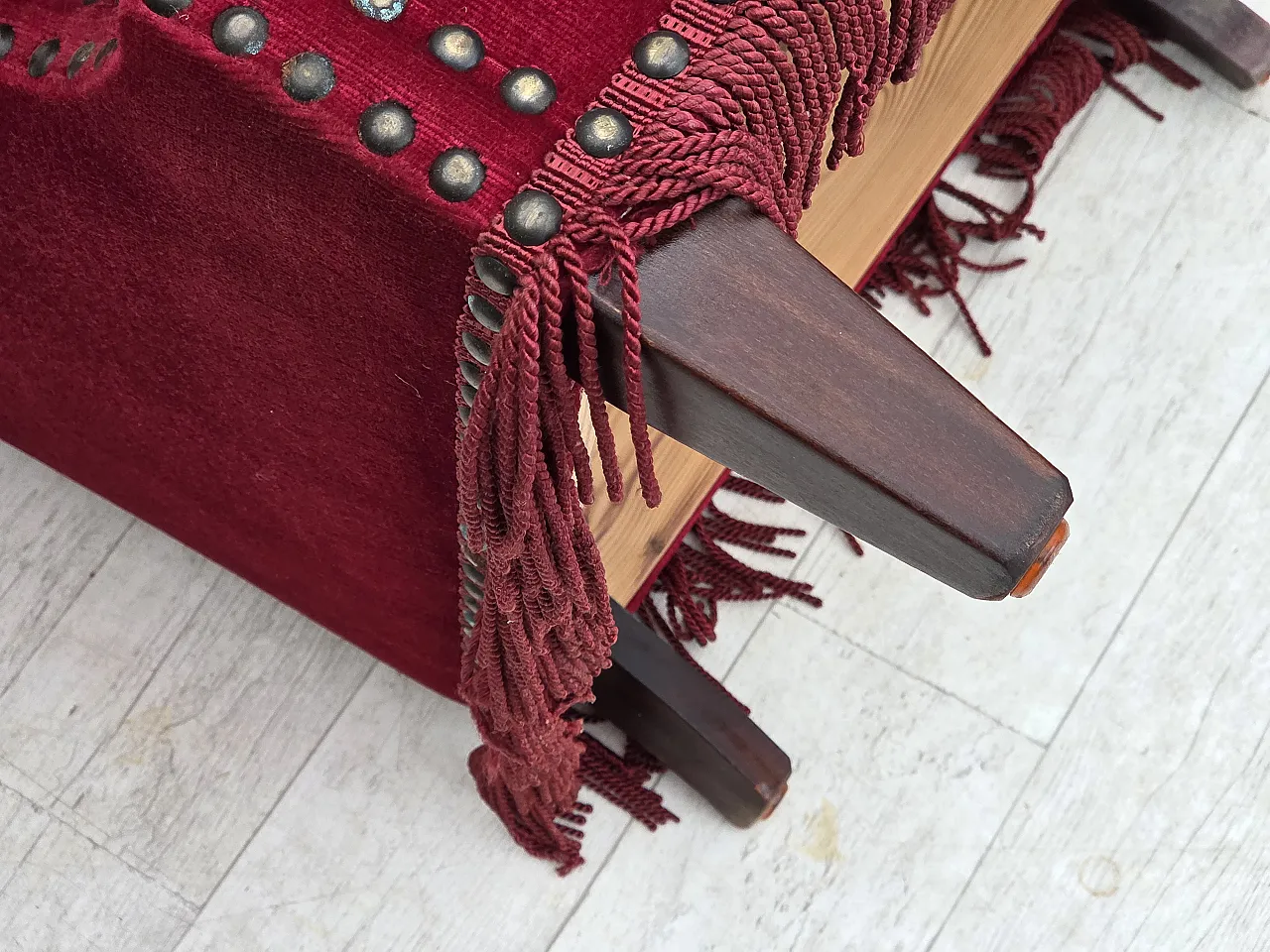 Poltrona danese, velluto rosso, in frassino, anni '70 16