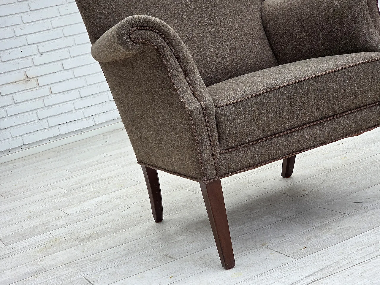 Poltrona danese, lana d'arredo, gambe in frassino, anni '60 3
