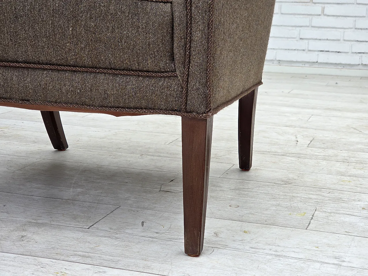 Poltrona danese, lana d'arredo, gambe in frassino, anni '60 5