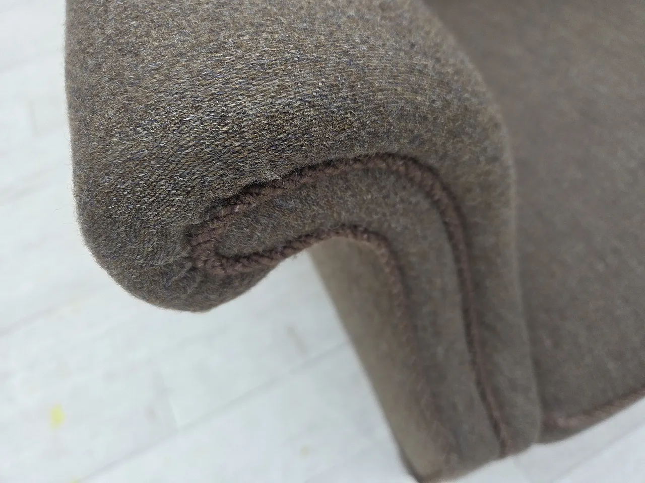 Poltrona danese, lana d'arredo, gambe in frassino, anni '60 7