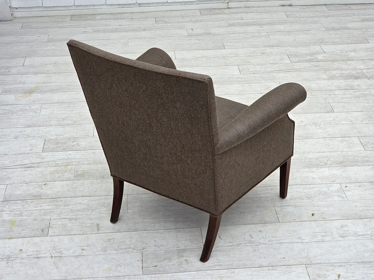 Poltrona danese, lana d'arredo, gambe in frassino, anni '60 15