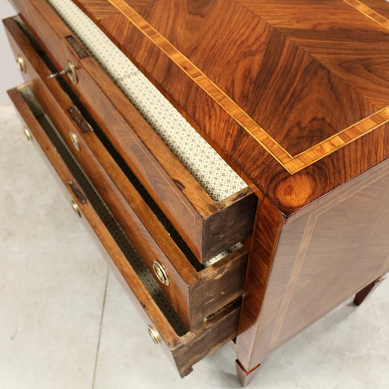 Cassettone comò Luigi XVI in noce intarsiato, '800 9