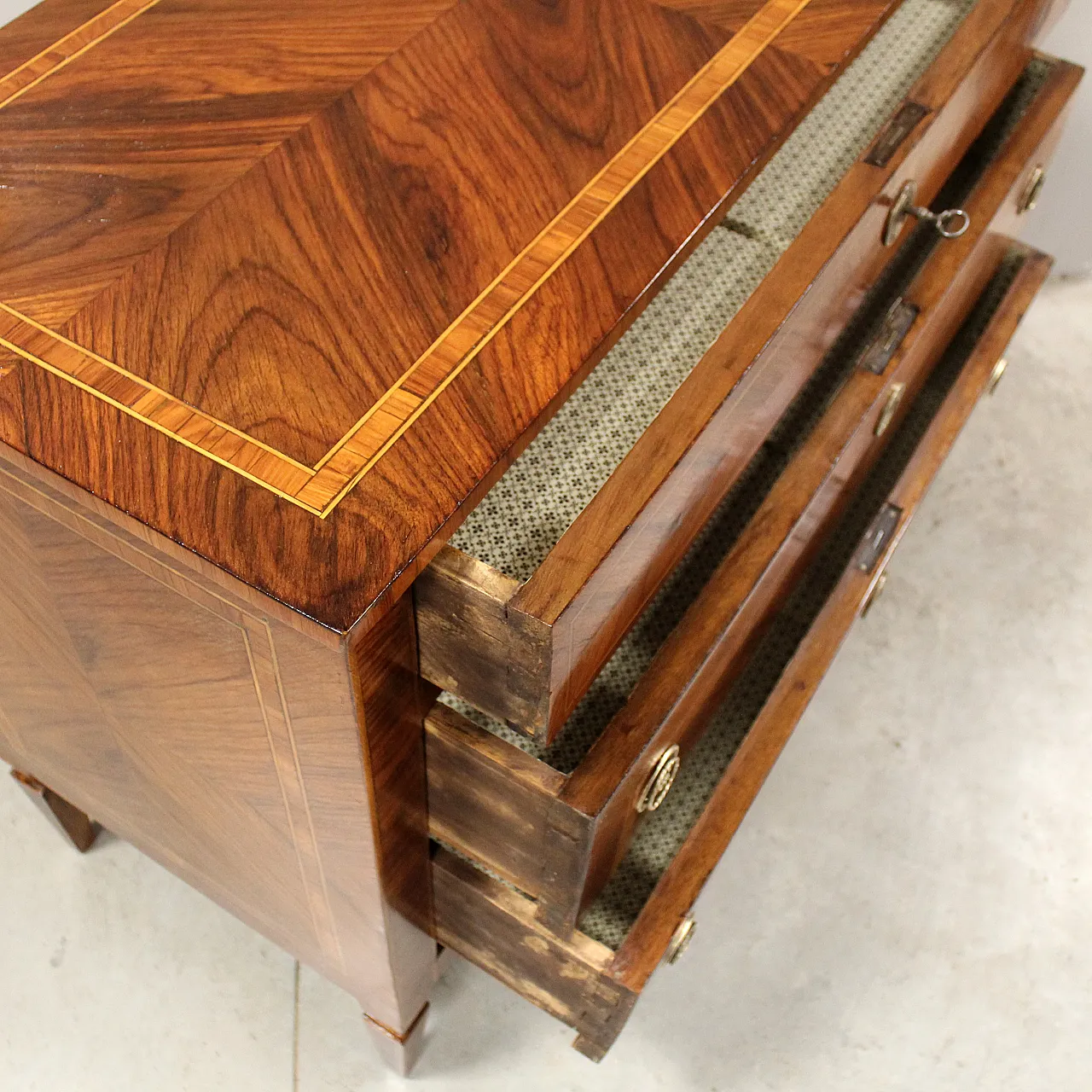 Cassettone comò Luigi XVI in noce intarsiato, '800 10