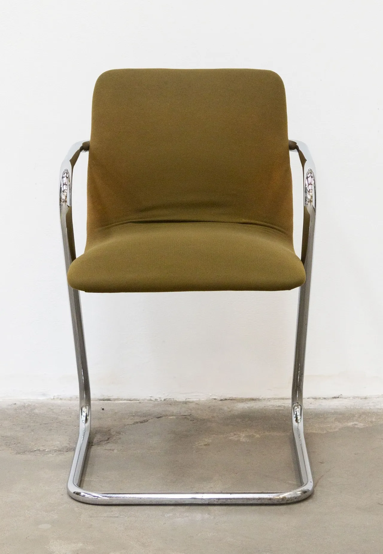 Round glass table with chairs and coffee table, 1970s 13