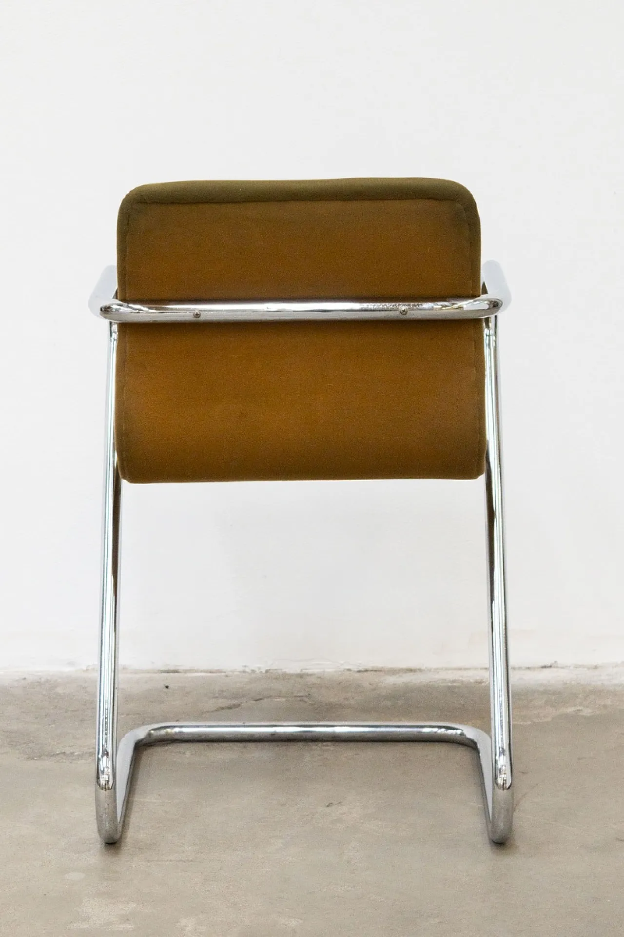 Round glass table with chairs and coffee table, 1970s 15