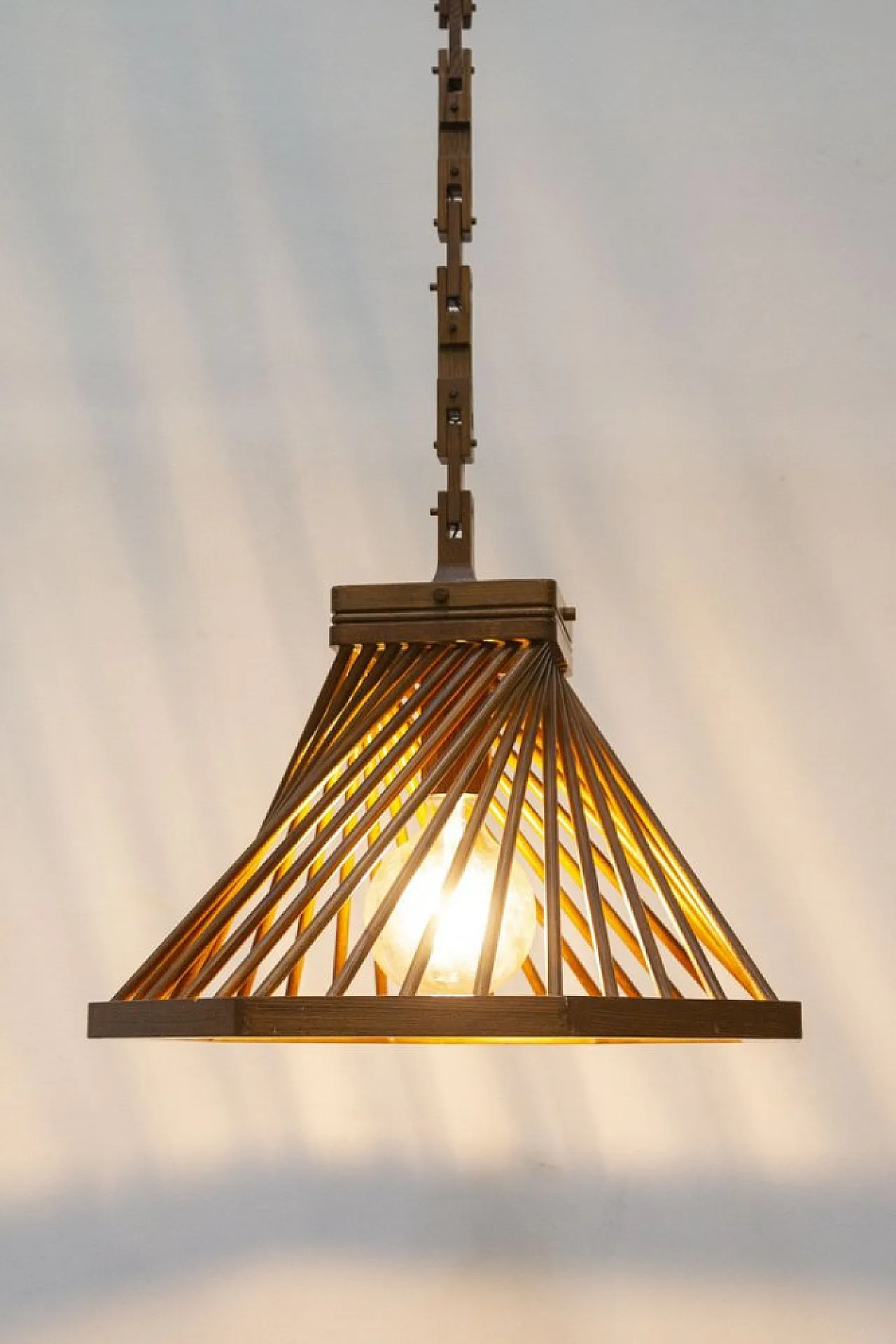 Lampada a sospensione in legno di Buonapace, anni '70 10