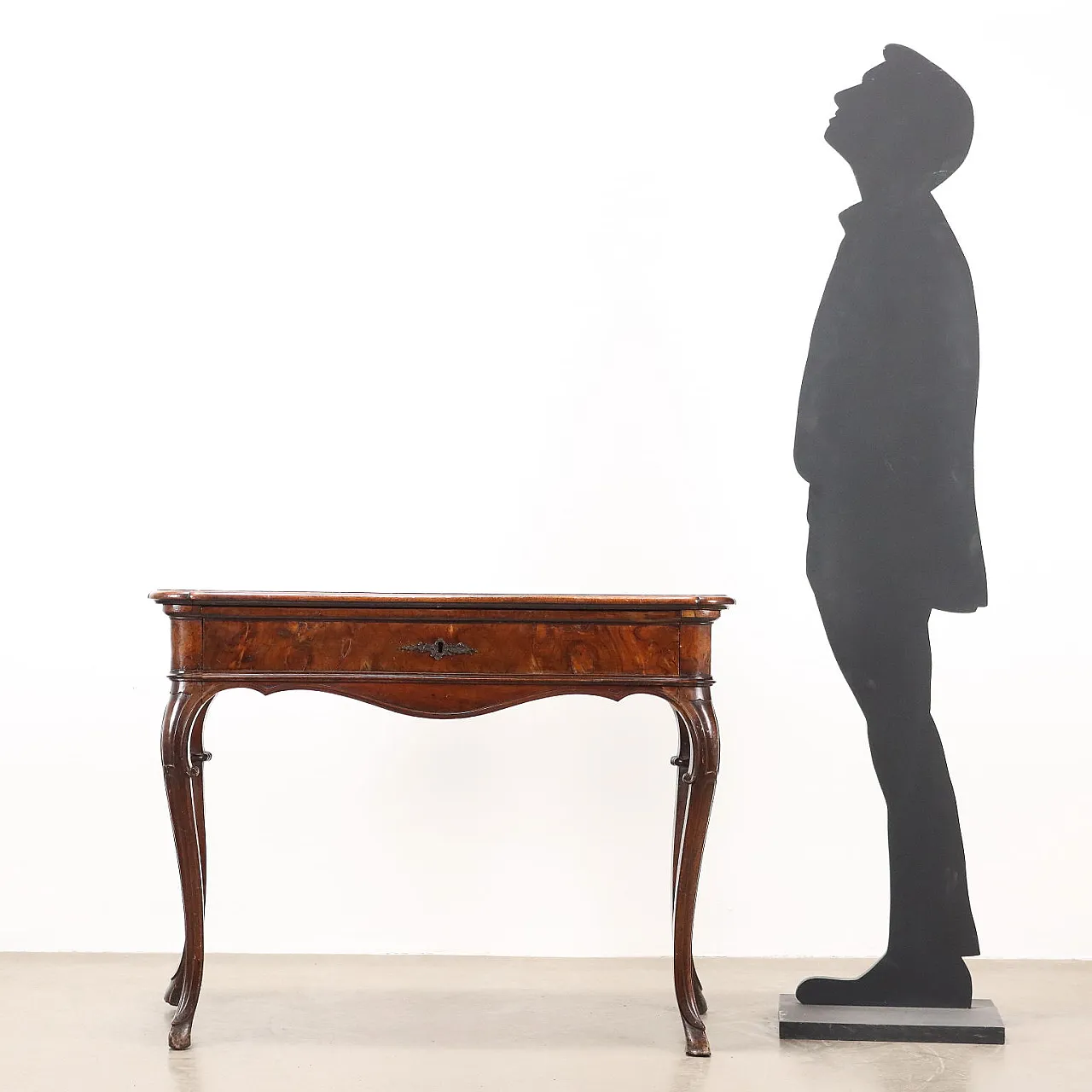 Baroque walnut console table with decorated drawers, 18th century 3