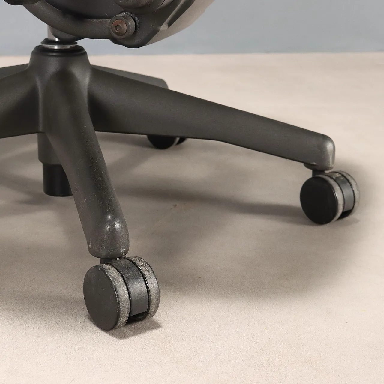 Sedia da ufficio in materiale plastico con finitura nera, '900 10