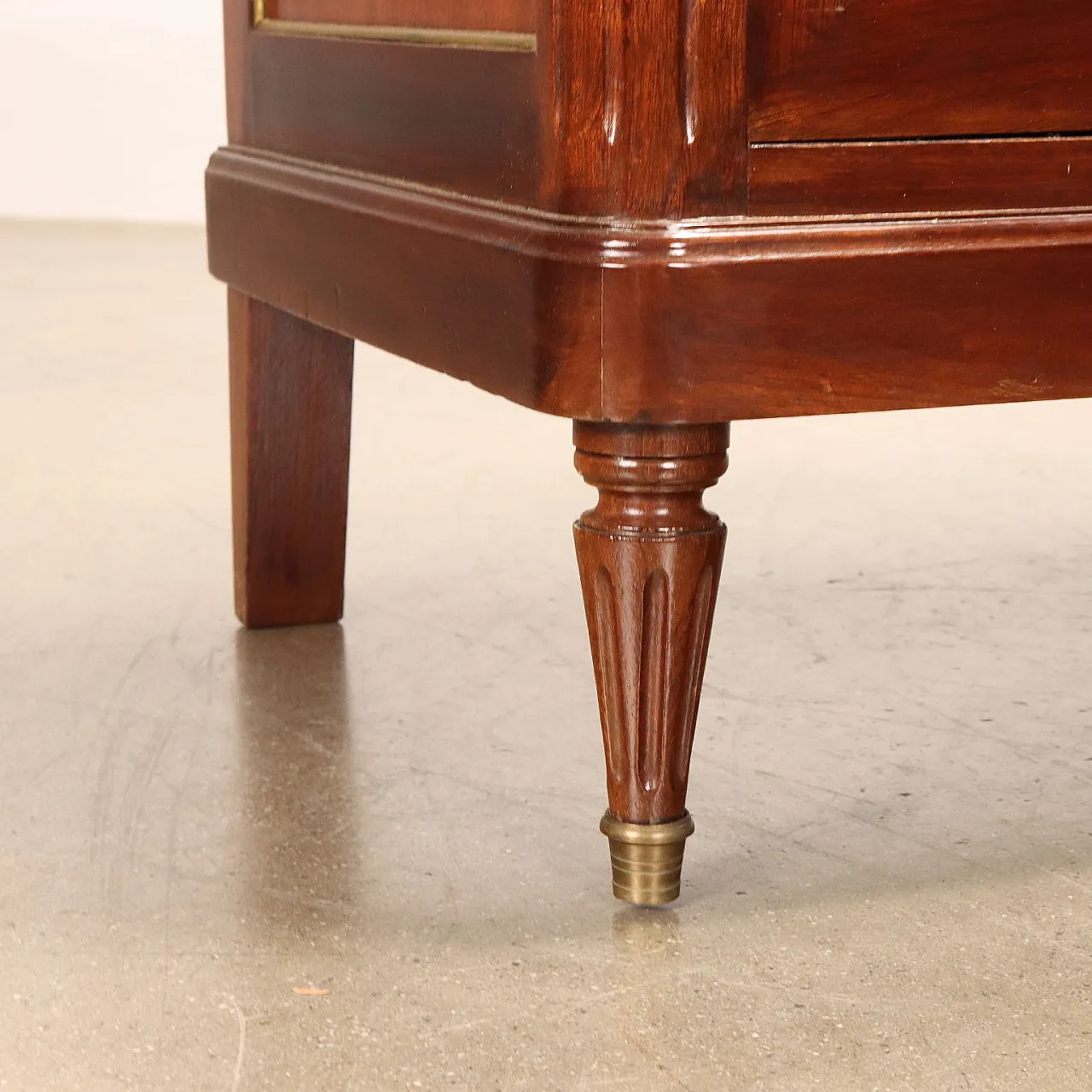 Neoclassical style wood sideboard with brass details 8
