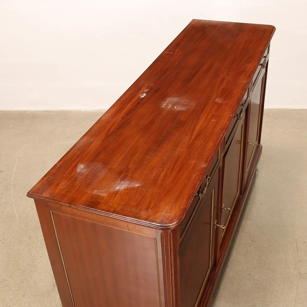 Neoclassical style wood sideboard with brass details 9