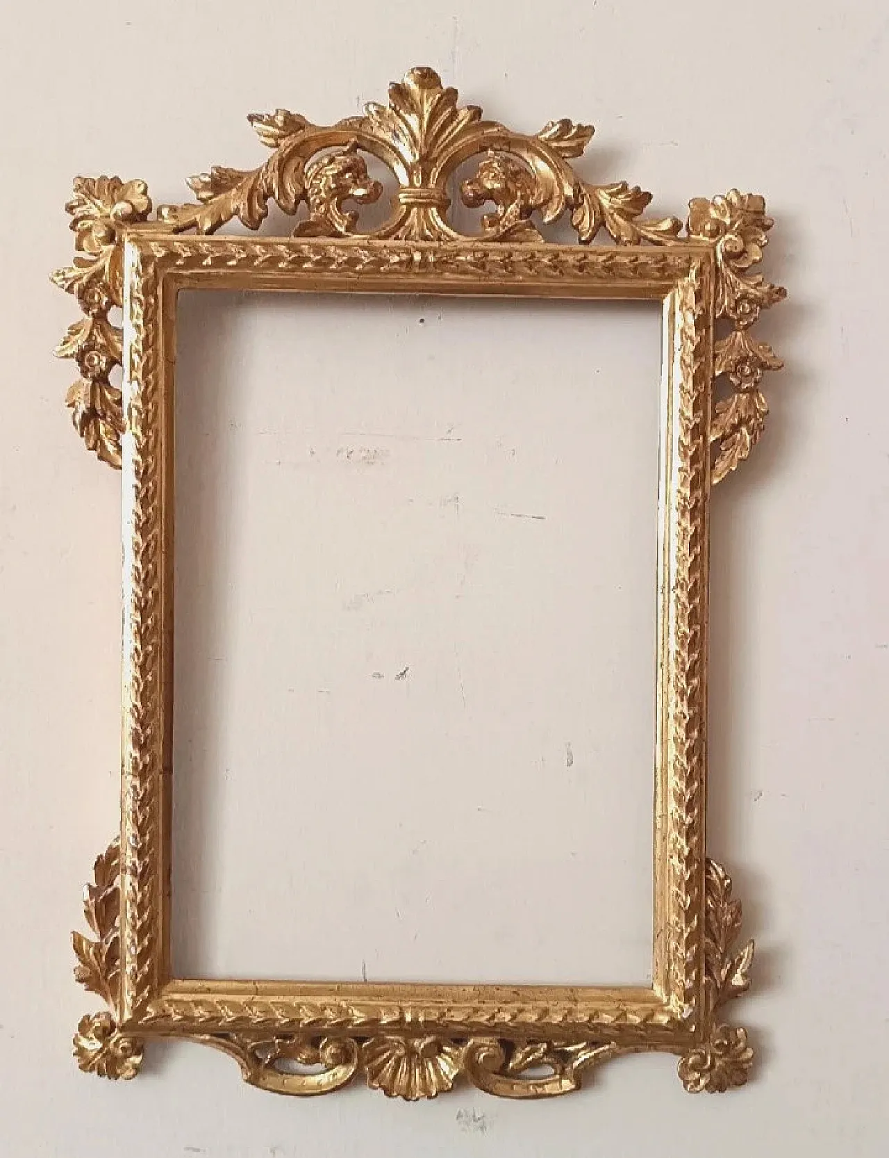 Carved wooden frame in pure gold, 1970s 1