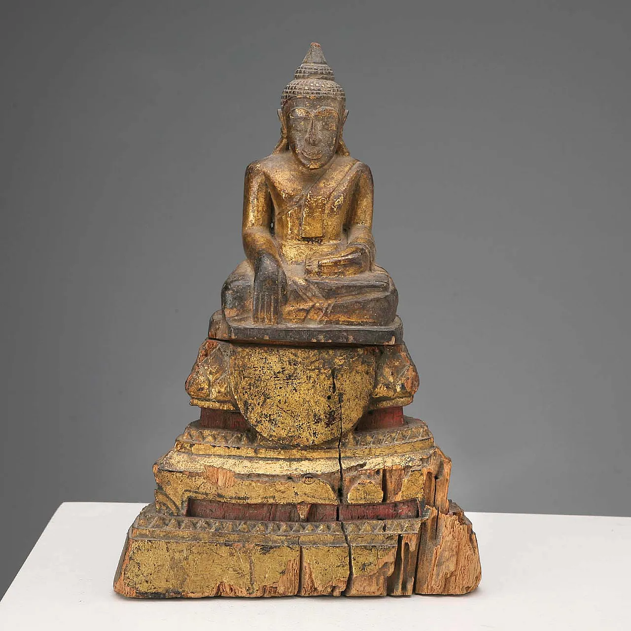 Carved wooden Buddha figure, 19th century 3