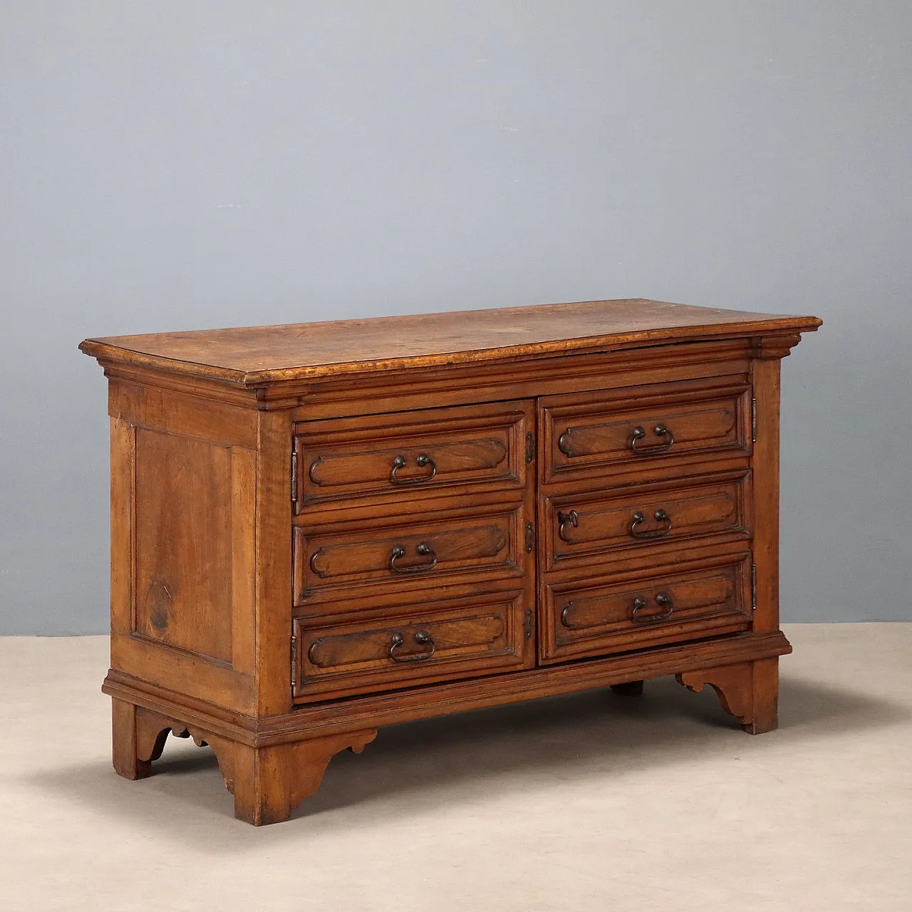 Walnut sideboard, 19th century 1