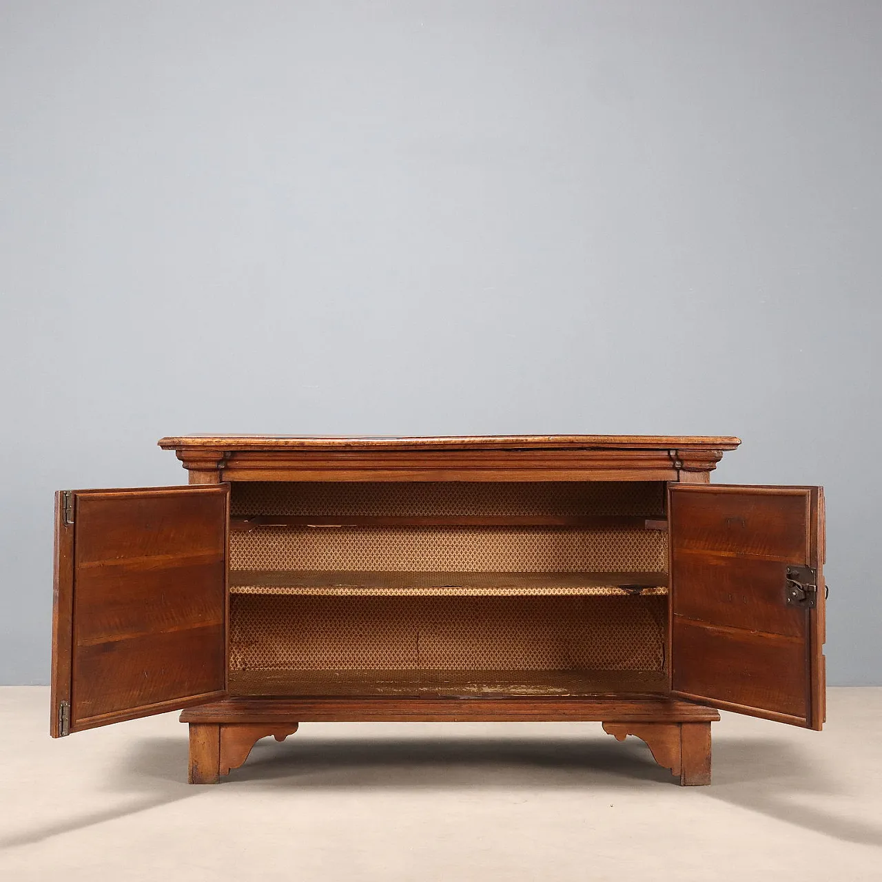Walnut sideboard, 19th century 4