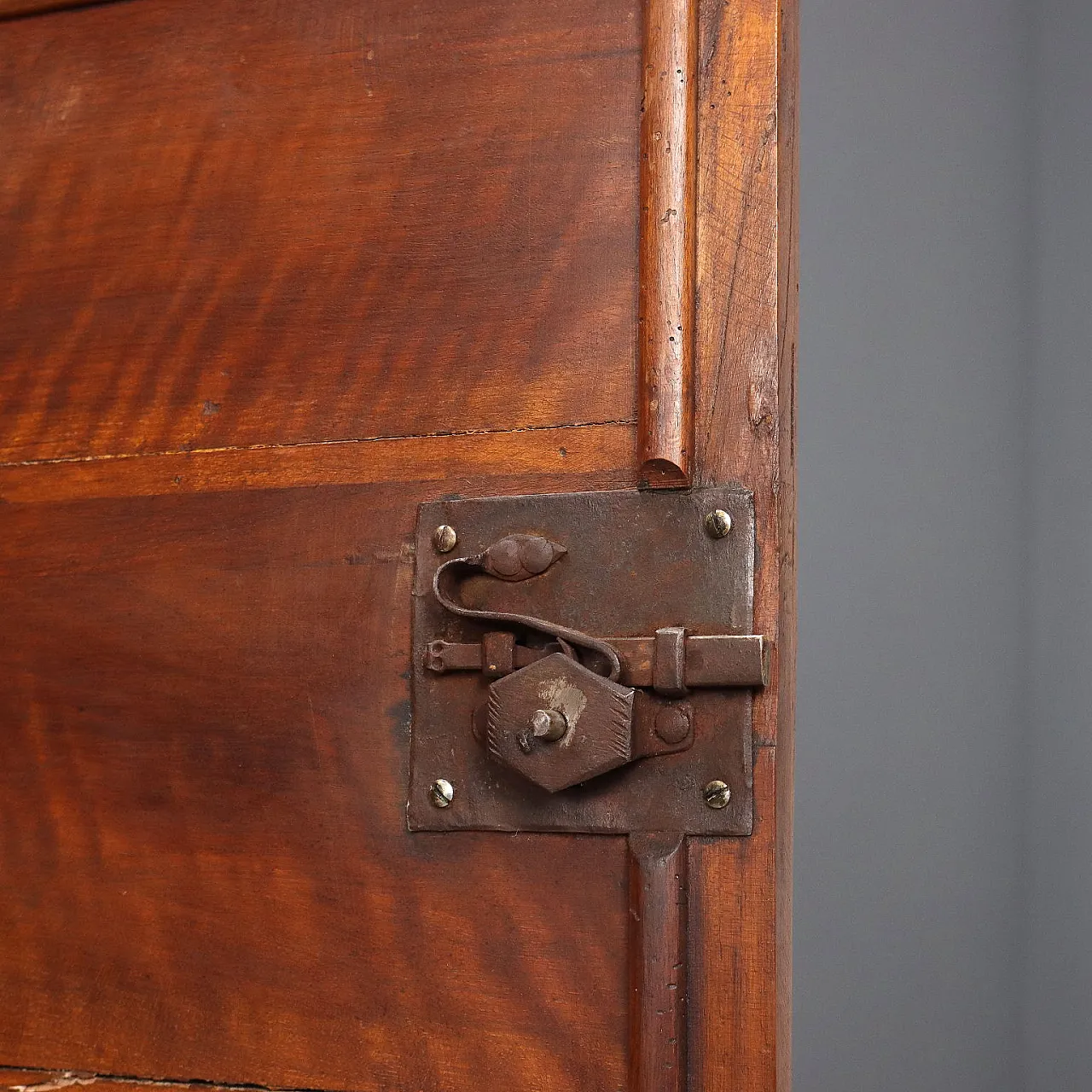 Walnut sideboard, 19th century 5