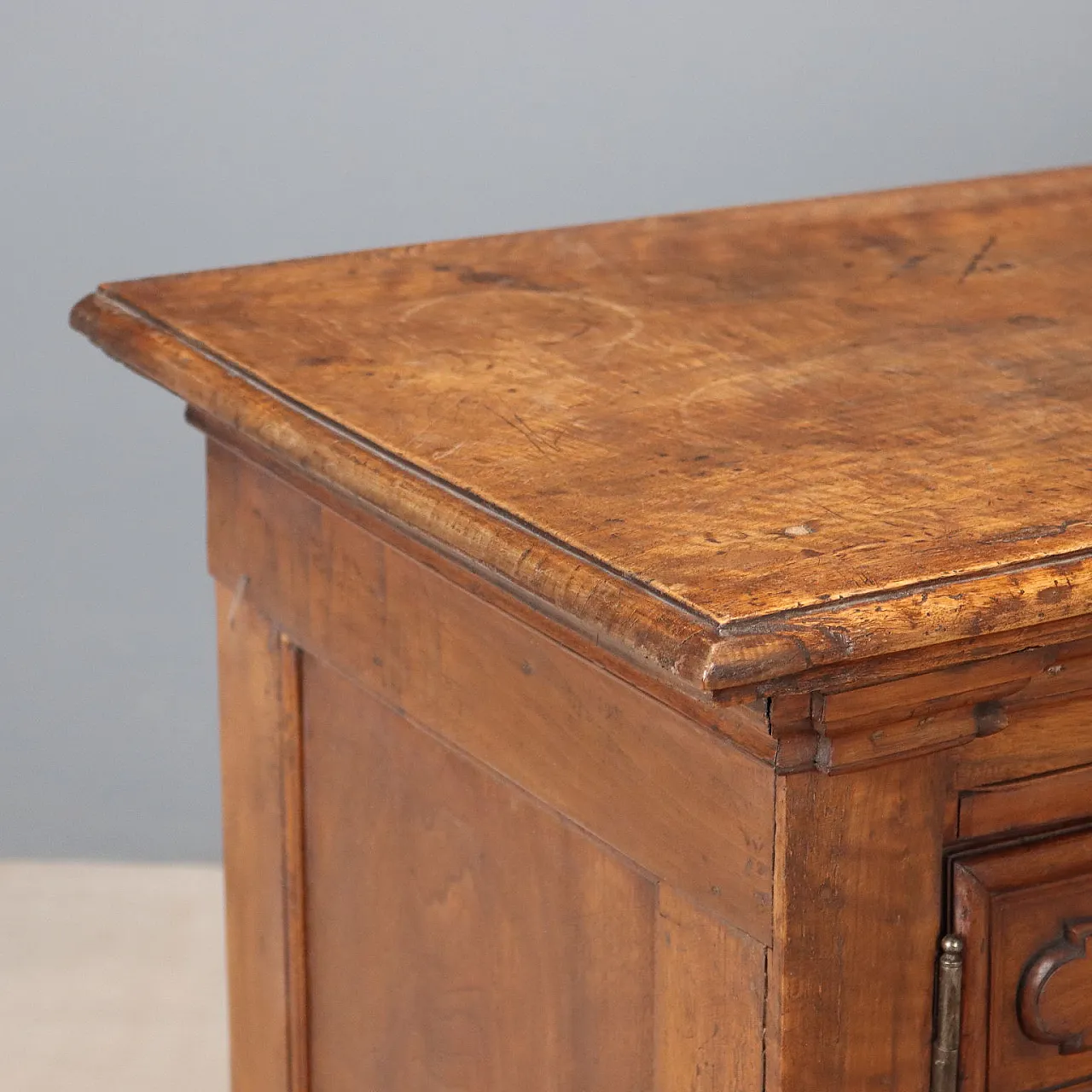 Walnut sideboard, 19th century 6