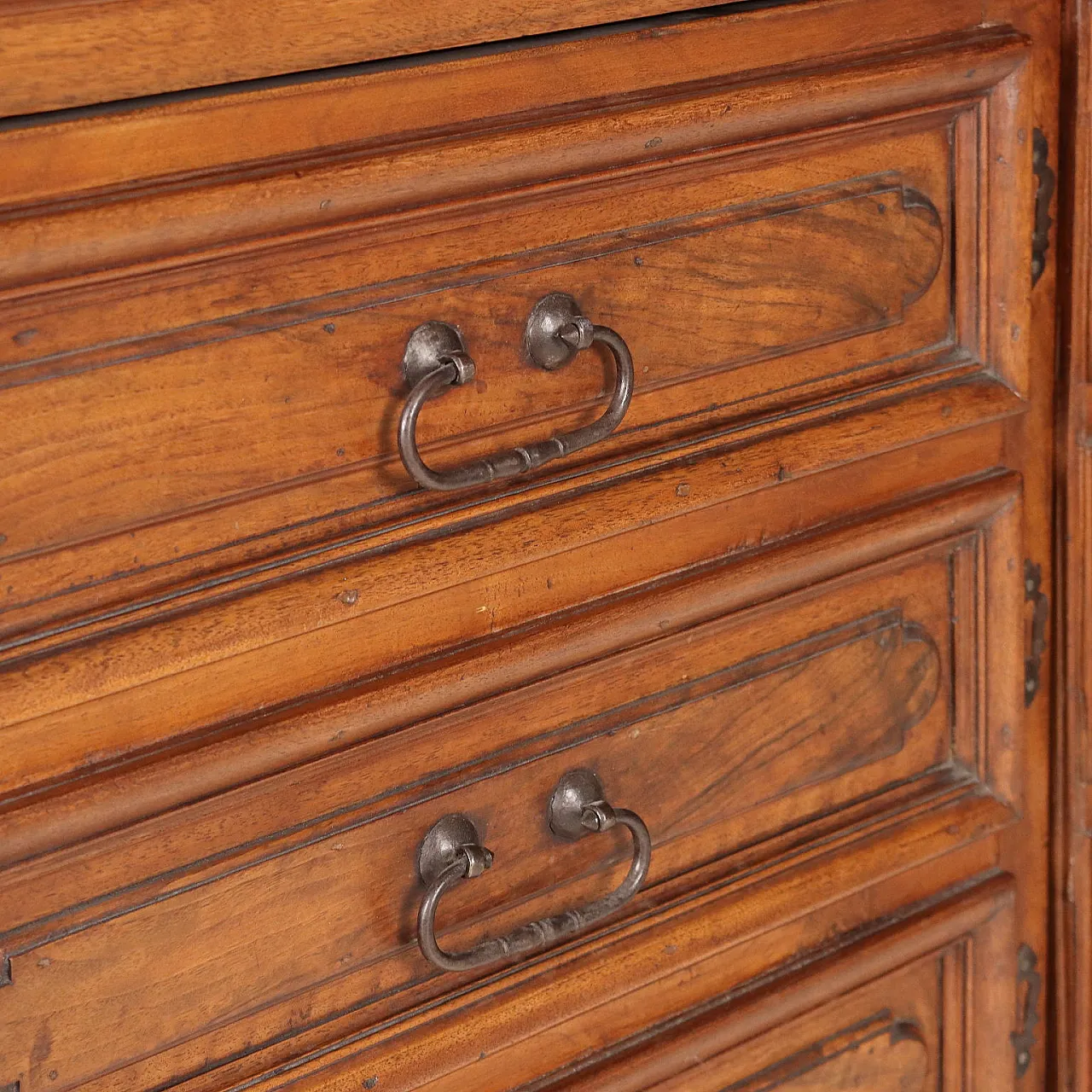 Walnut sideboard, 19th century 8