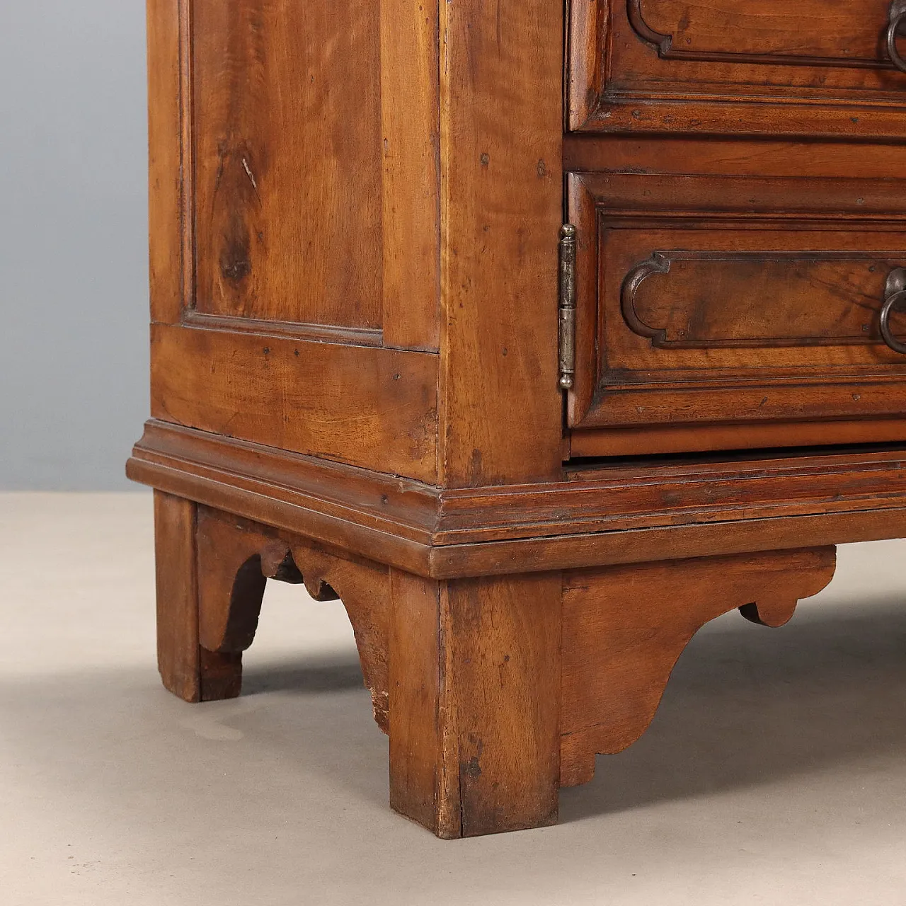 Walnut sideboard, 19th century 9
