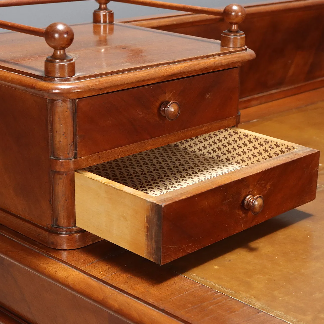 Desk in walnut, late 19th century 5