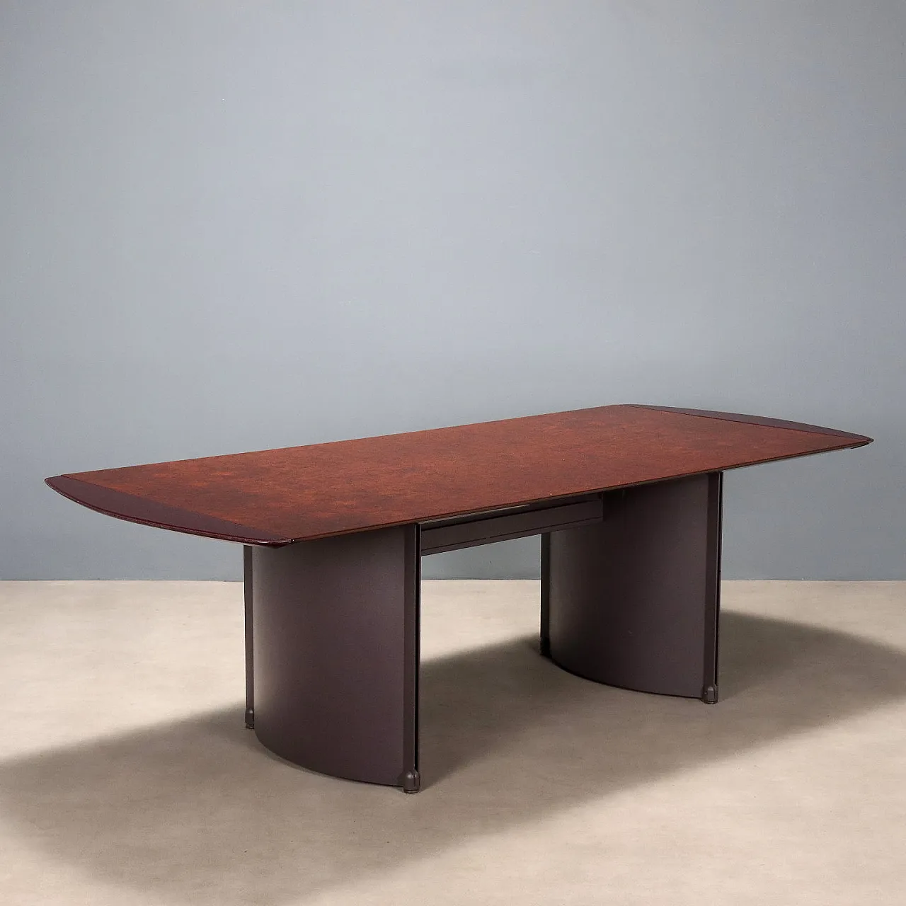 Tavolo da ufficio in legno con gambe in metallo, anni '80 1