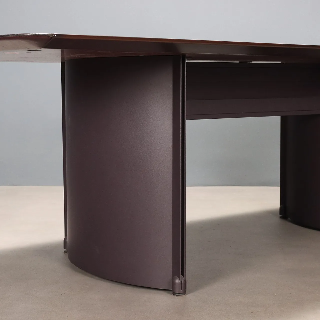 Tavolo da ufficio in legno con gambe in metallo, anni '80 5