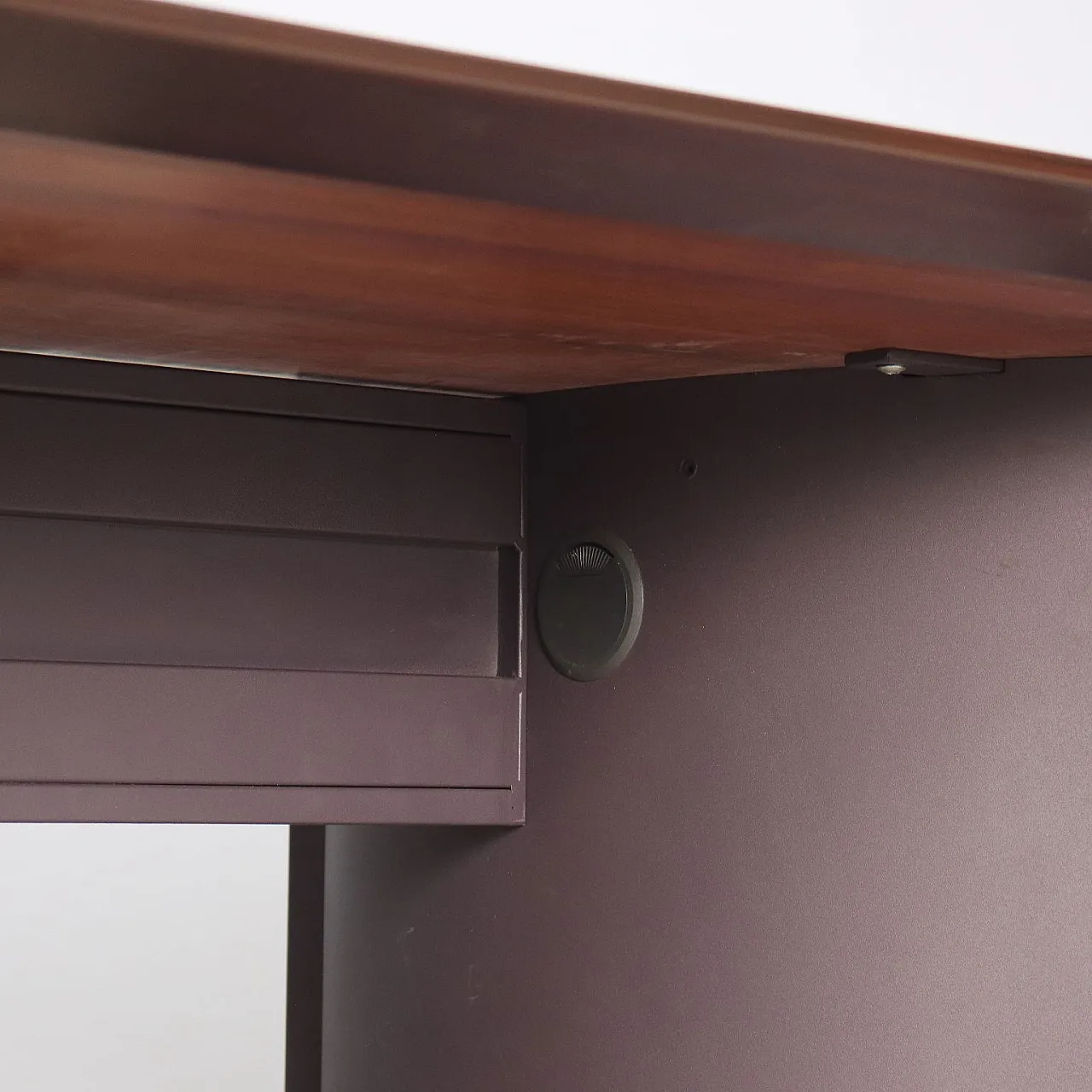 Tavolo da ufficio in legno con gambe in metallo, anni '80 6