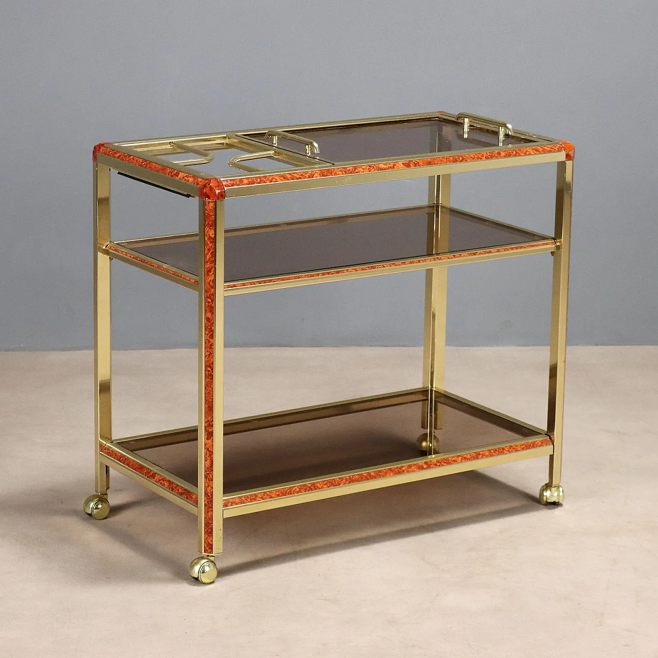 Carrello di servizio in ottone e vetro fumé, anni '80 1