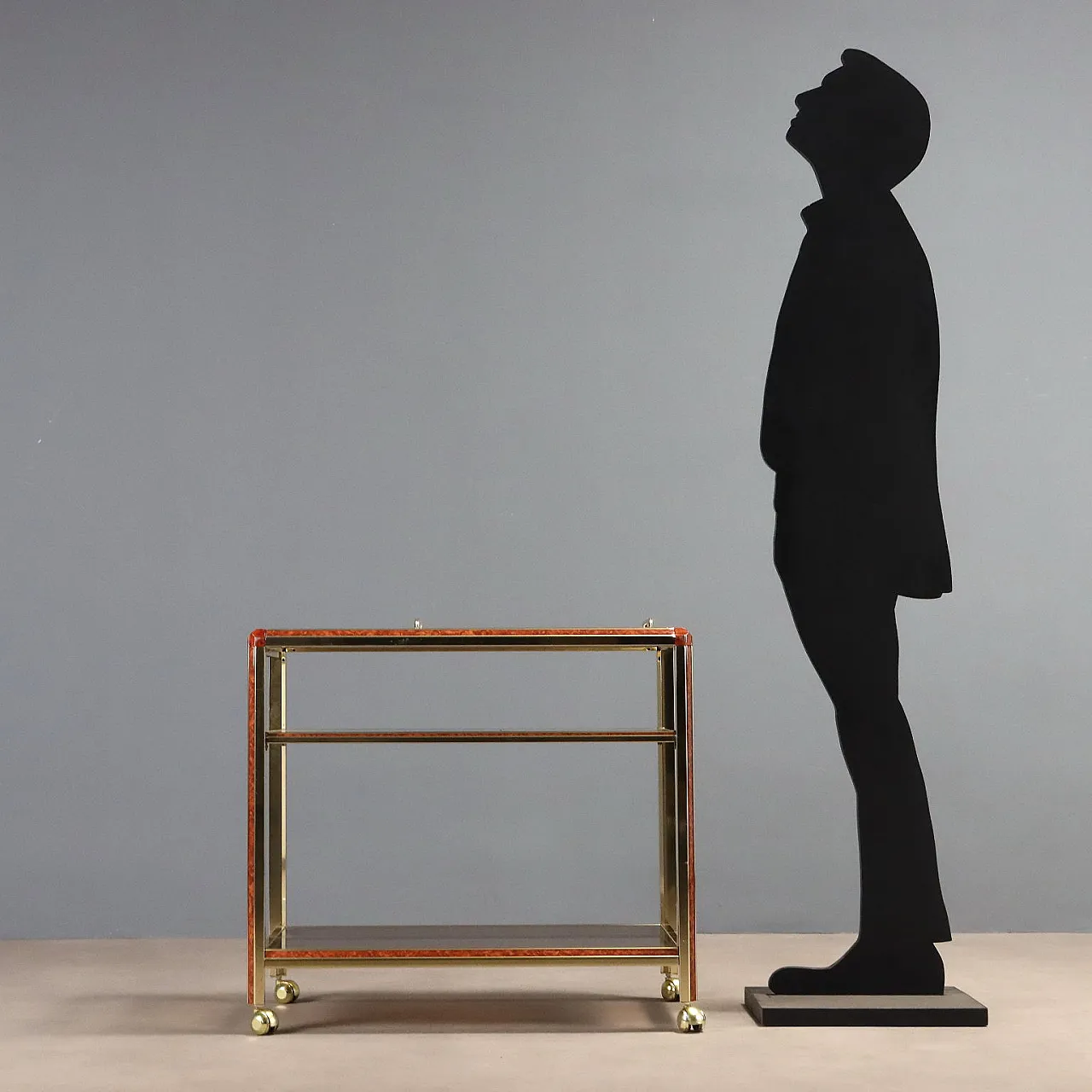 Carrello di servizio in ottone e vetro fumé, anni '80 2