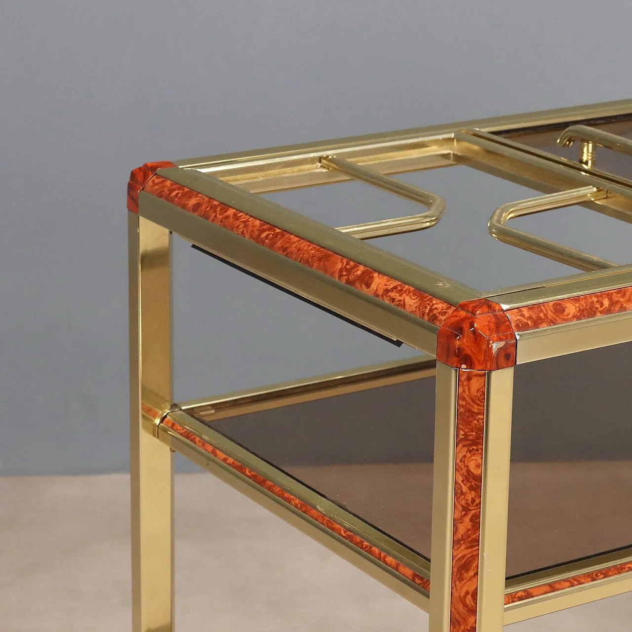Carrello di servizio in ottone e vetro fumé, anni '80 3