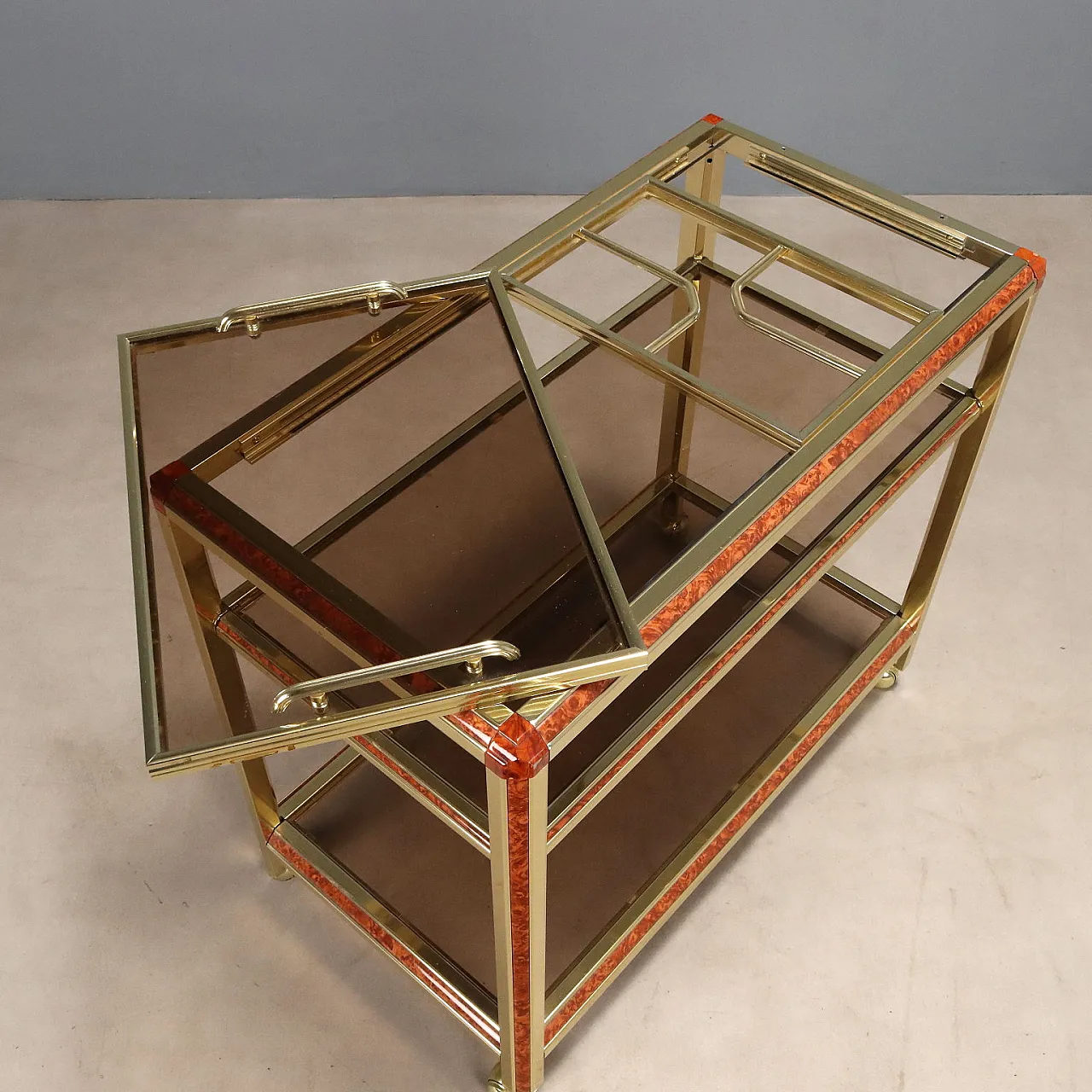 Carrello di servizio in ottone e vetro fumé, anni '80 6