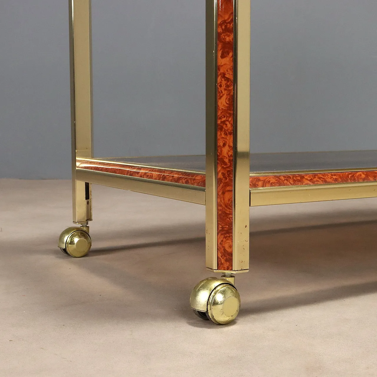 Carrello di servizio in ottone e vetro fumé, anni '80 7
