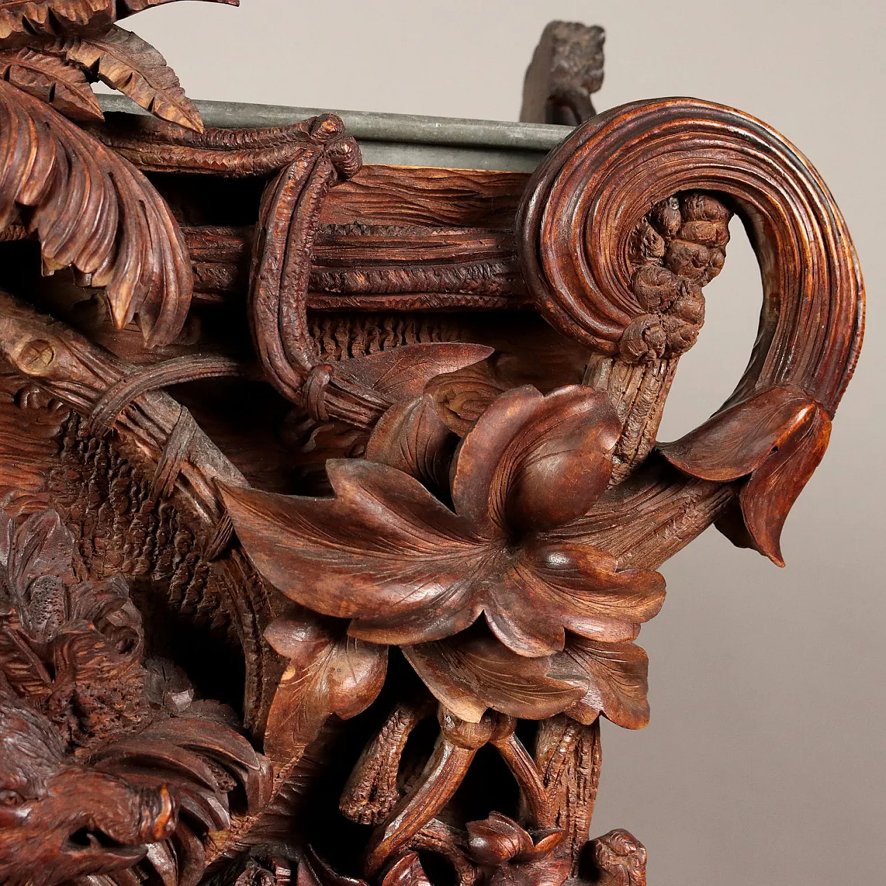 Neo-Baroque carved wooden planter, 19th century 5