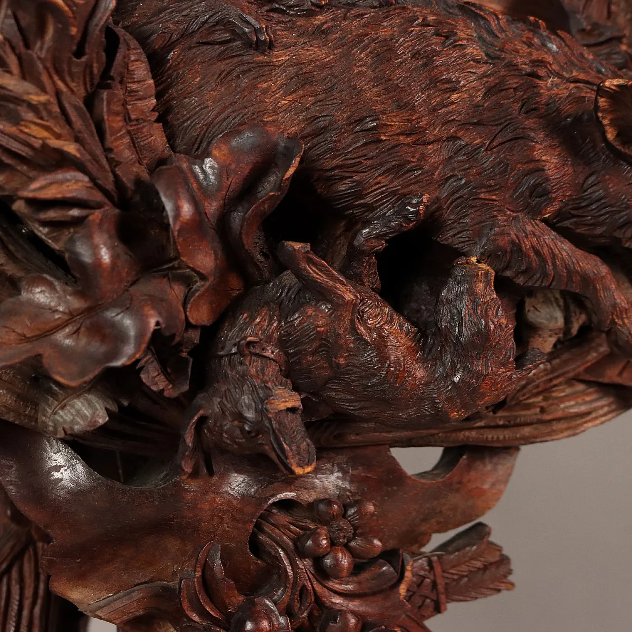 Neo-Baroque carved wooden planter, 19th century 9