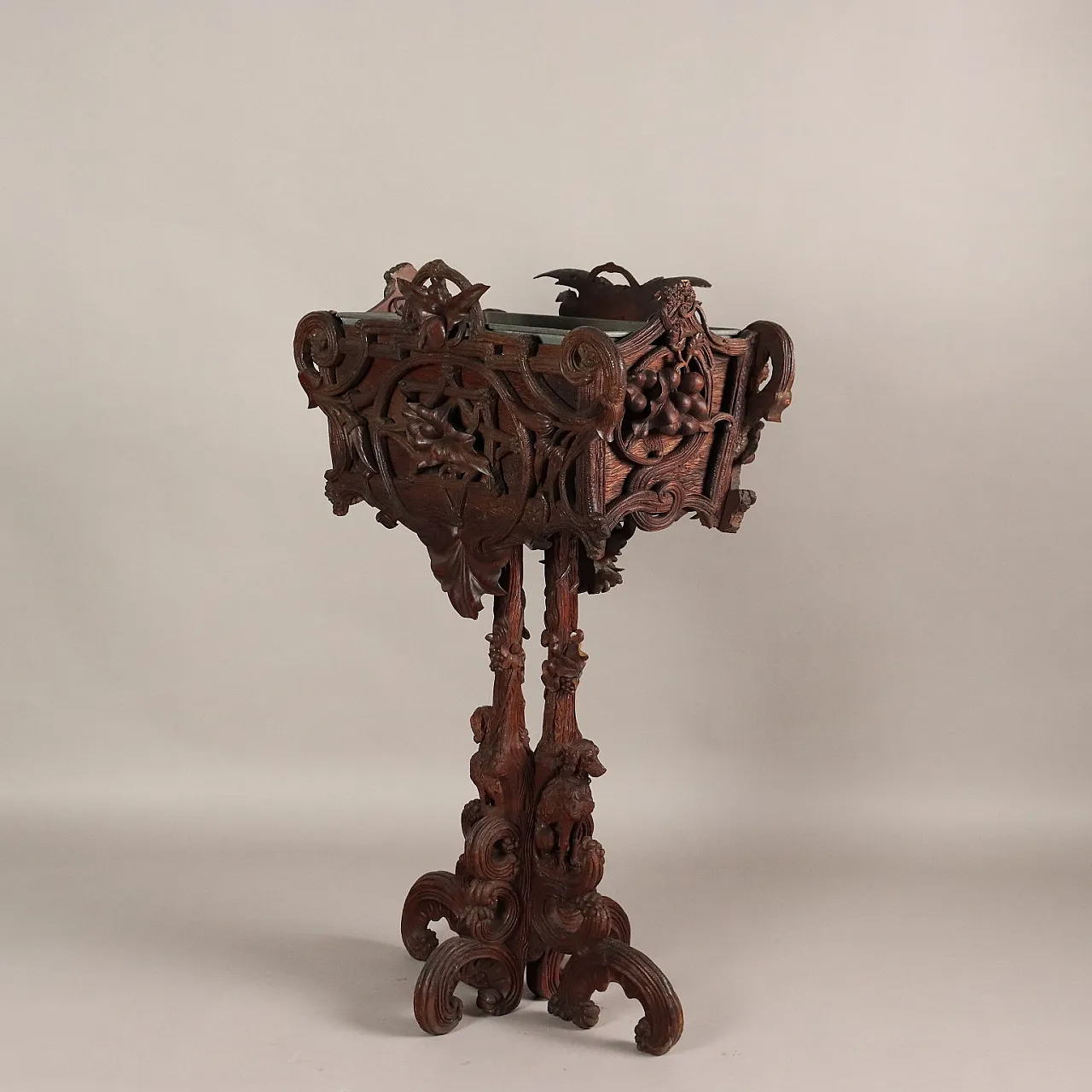 Neo-Baroque carved wooden planter, 19th century 10