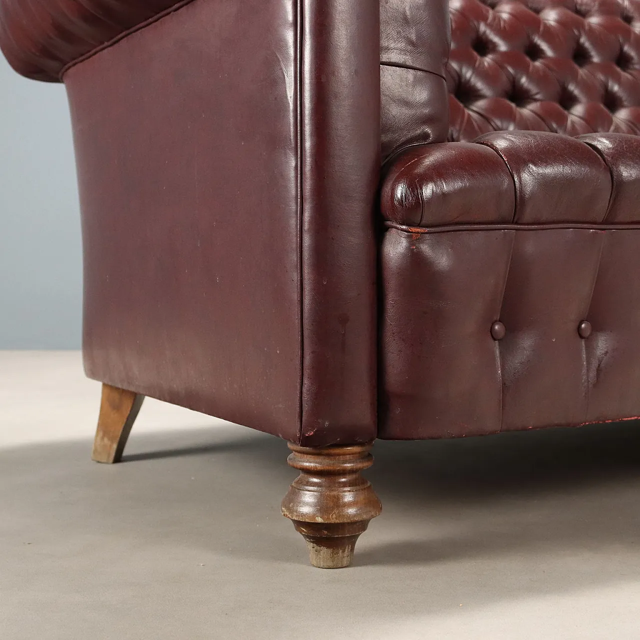 Divano 3 posti stile Chesterfield in pelle, capitonné e faggio, '900 6