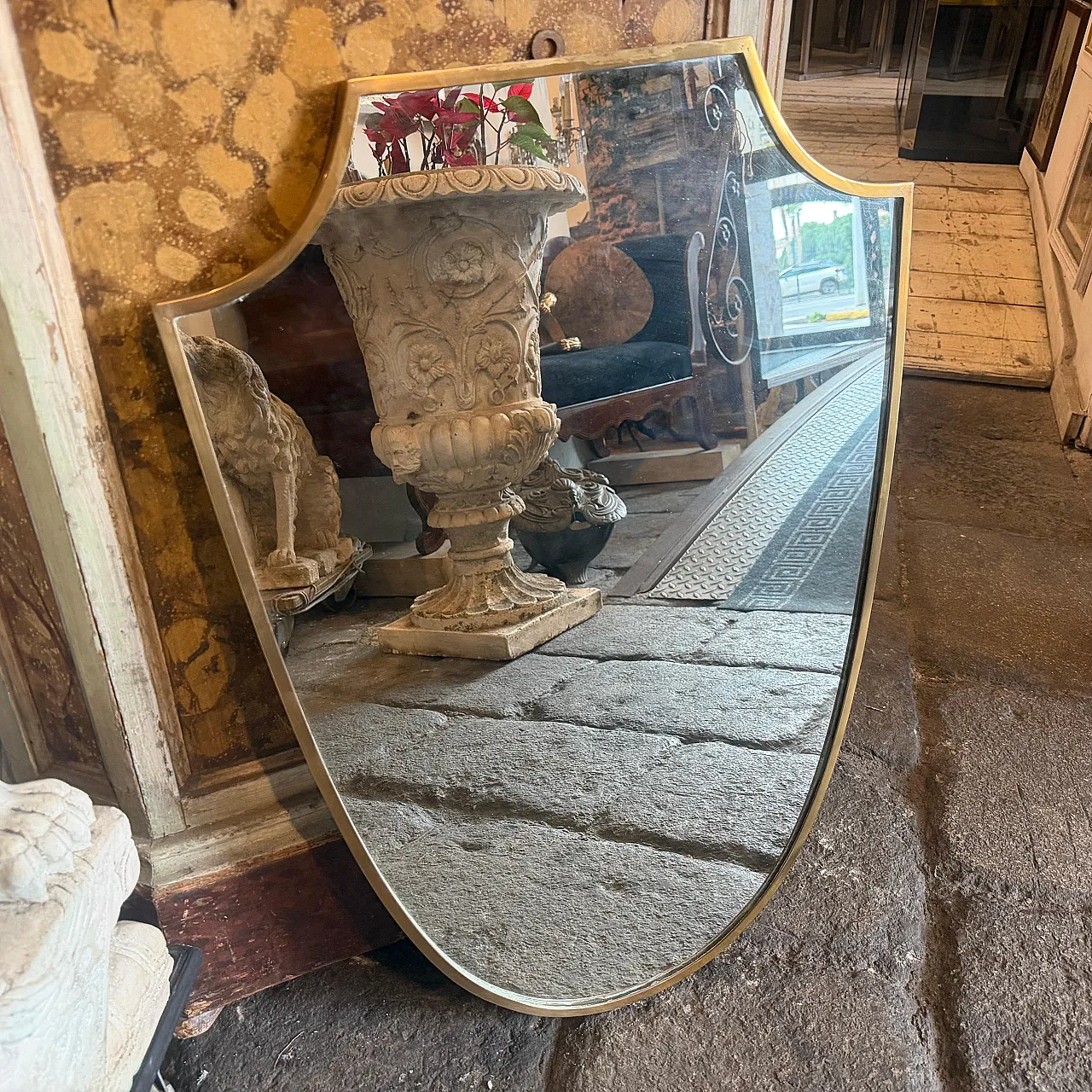 Specchio da parete a scudo in ottone di Gio Ponti, anni '50 2