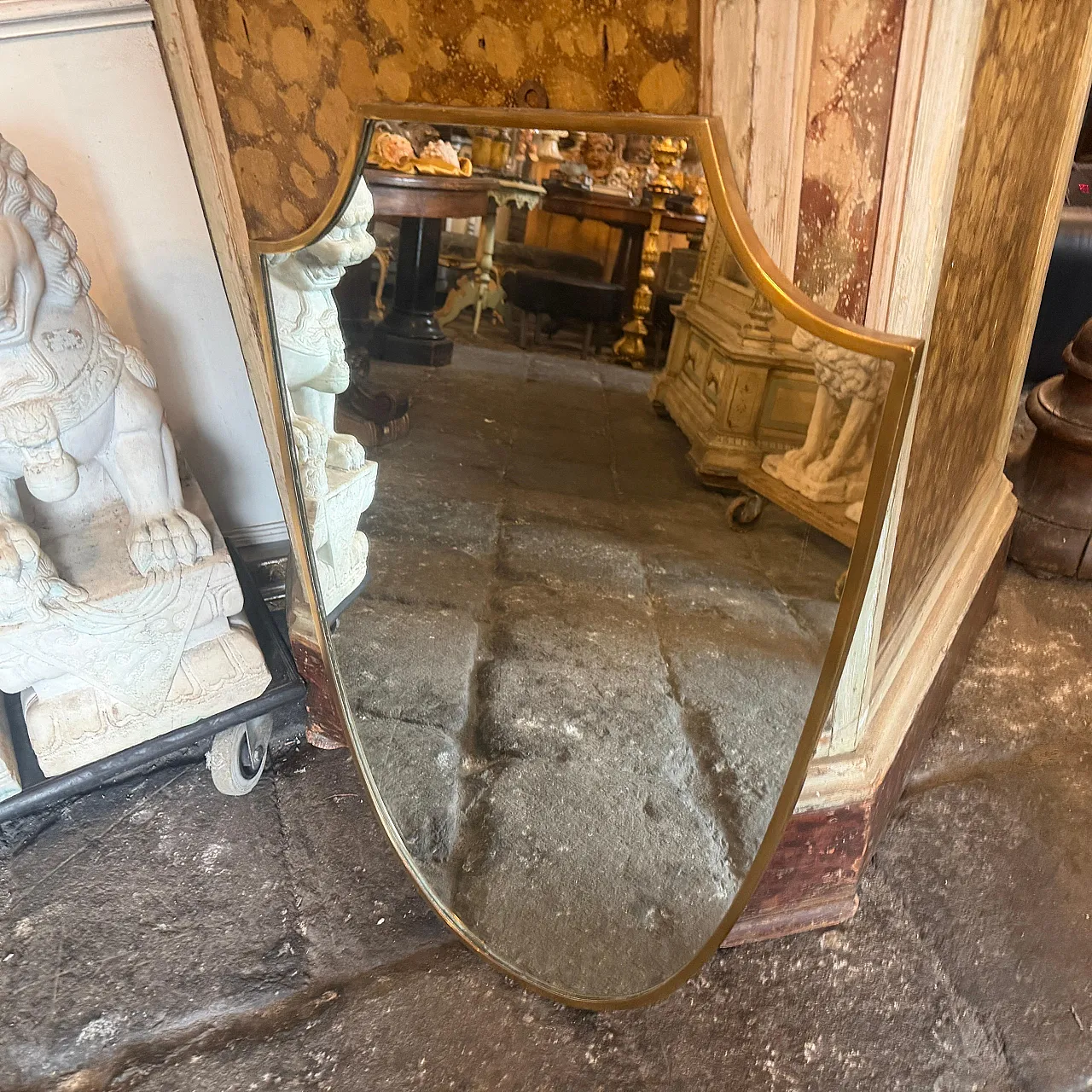 Specchio da parete a scudo in ottone di Gio Ponti, anni '50 5