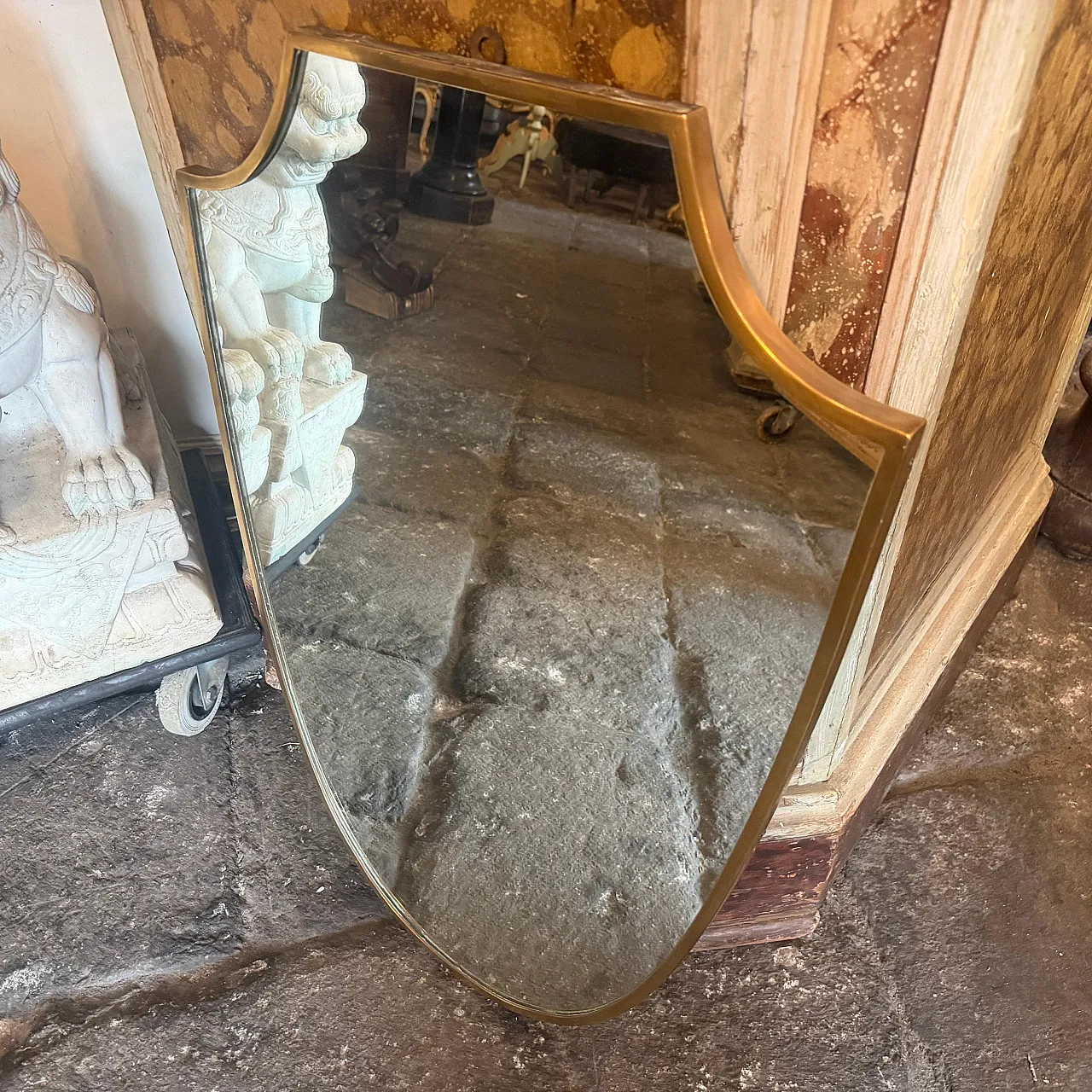 Specchio da parete a scudo in ottone di Gio Ponti, anni '50 6