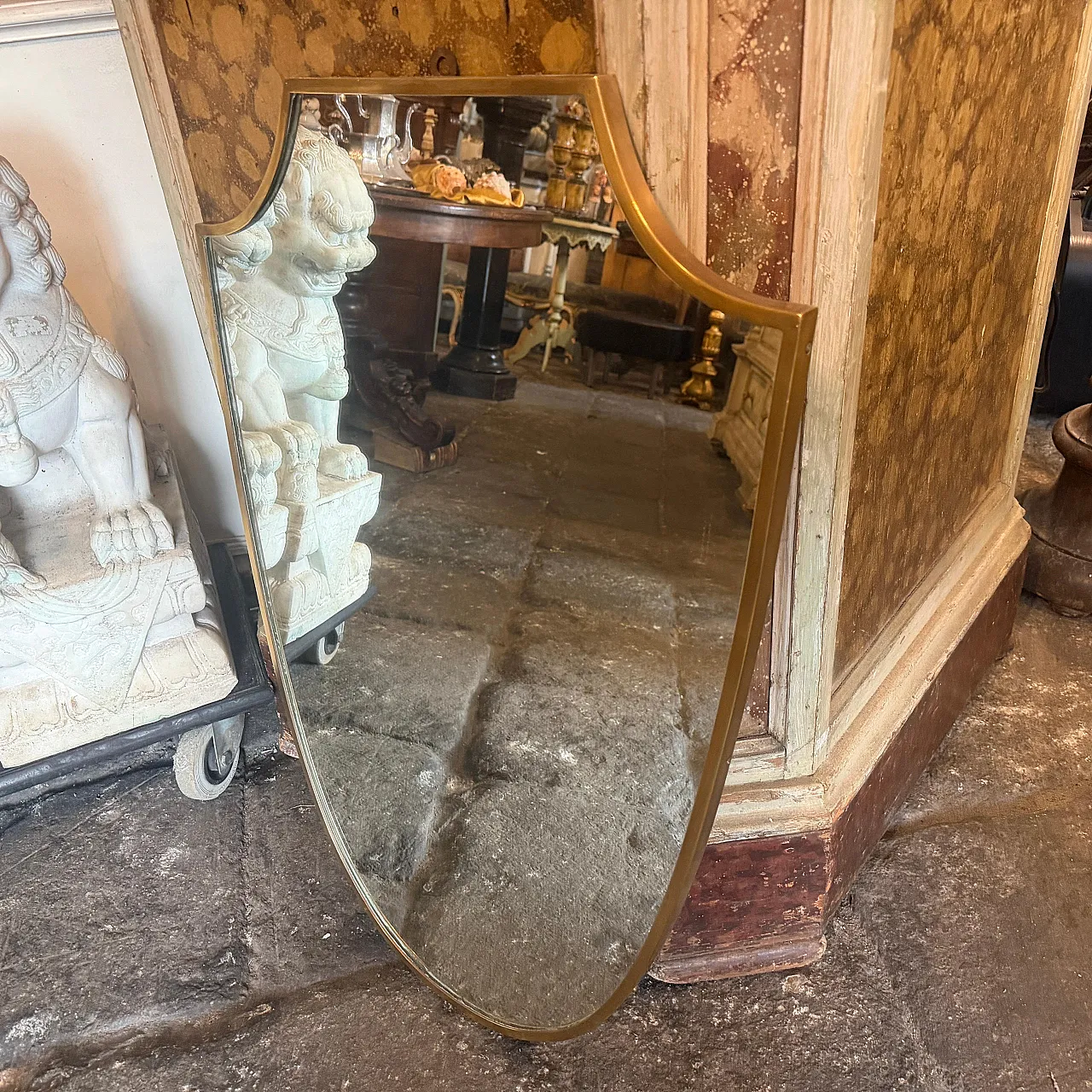 Specchio da parete a scudo in ottone di Gio Ponti, anni '50 8