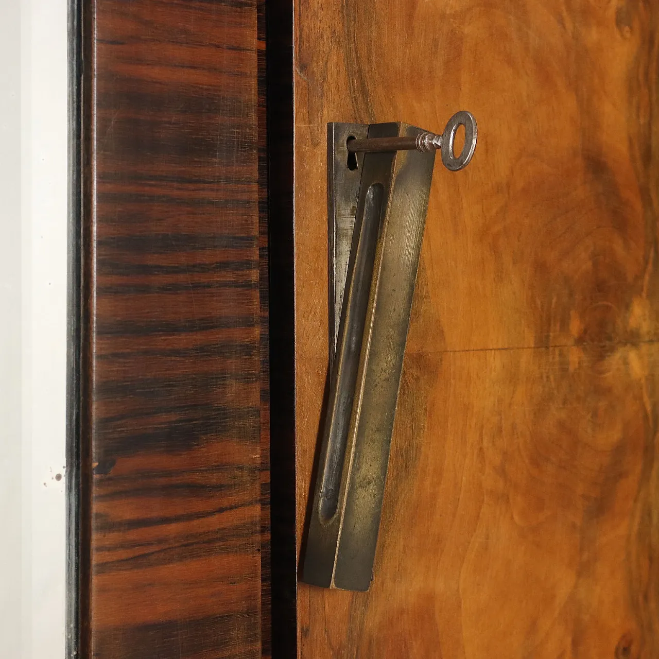 Armadio Art Déco impiallacciato in noce e palissandro, '900 9