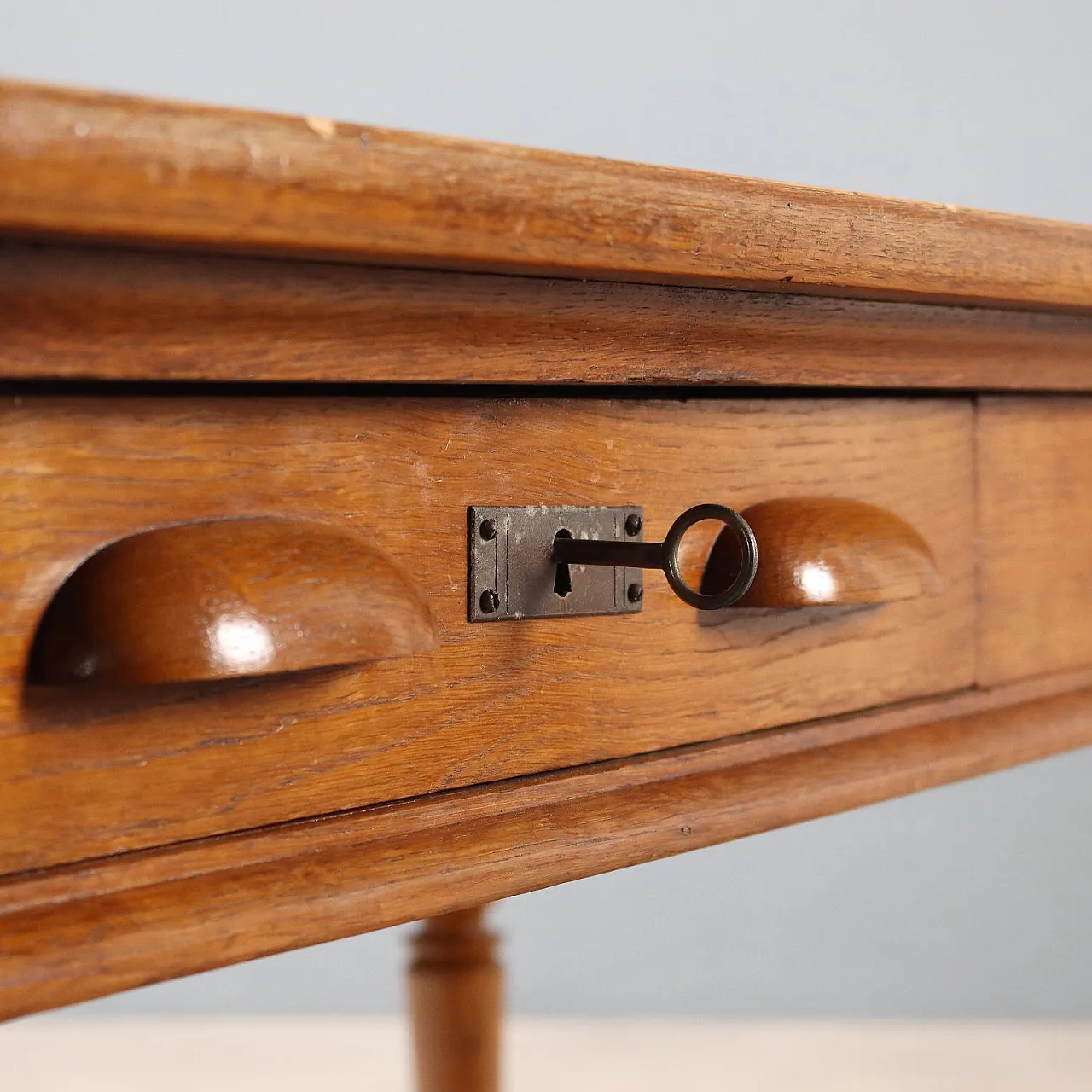 Scrittoio in rovere con inserto in formica sul piano, primo '900 7