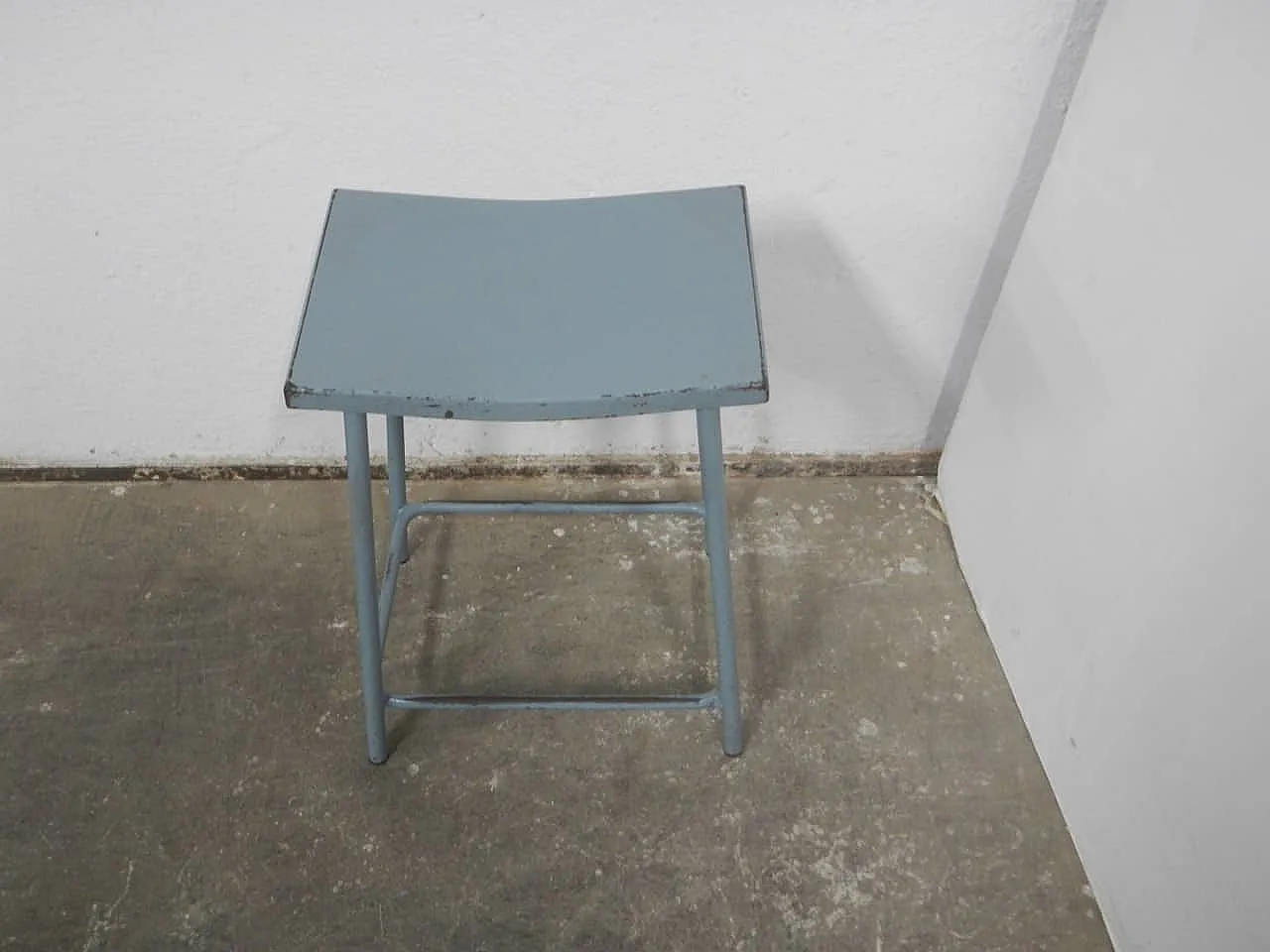 Sgabelli in ferro grigio 1970 11