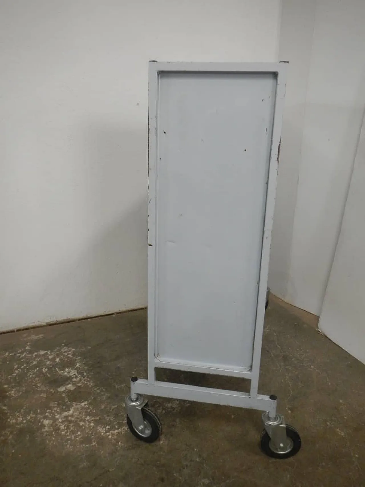 Gray iron trolley 1970 4