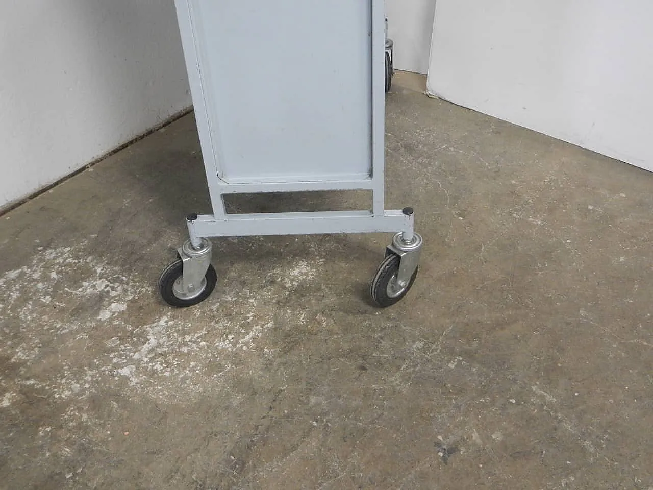 Gray iron trolley 1970 10