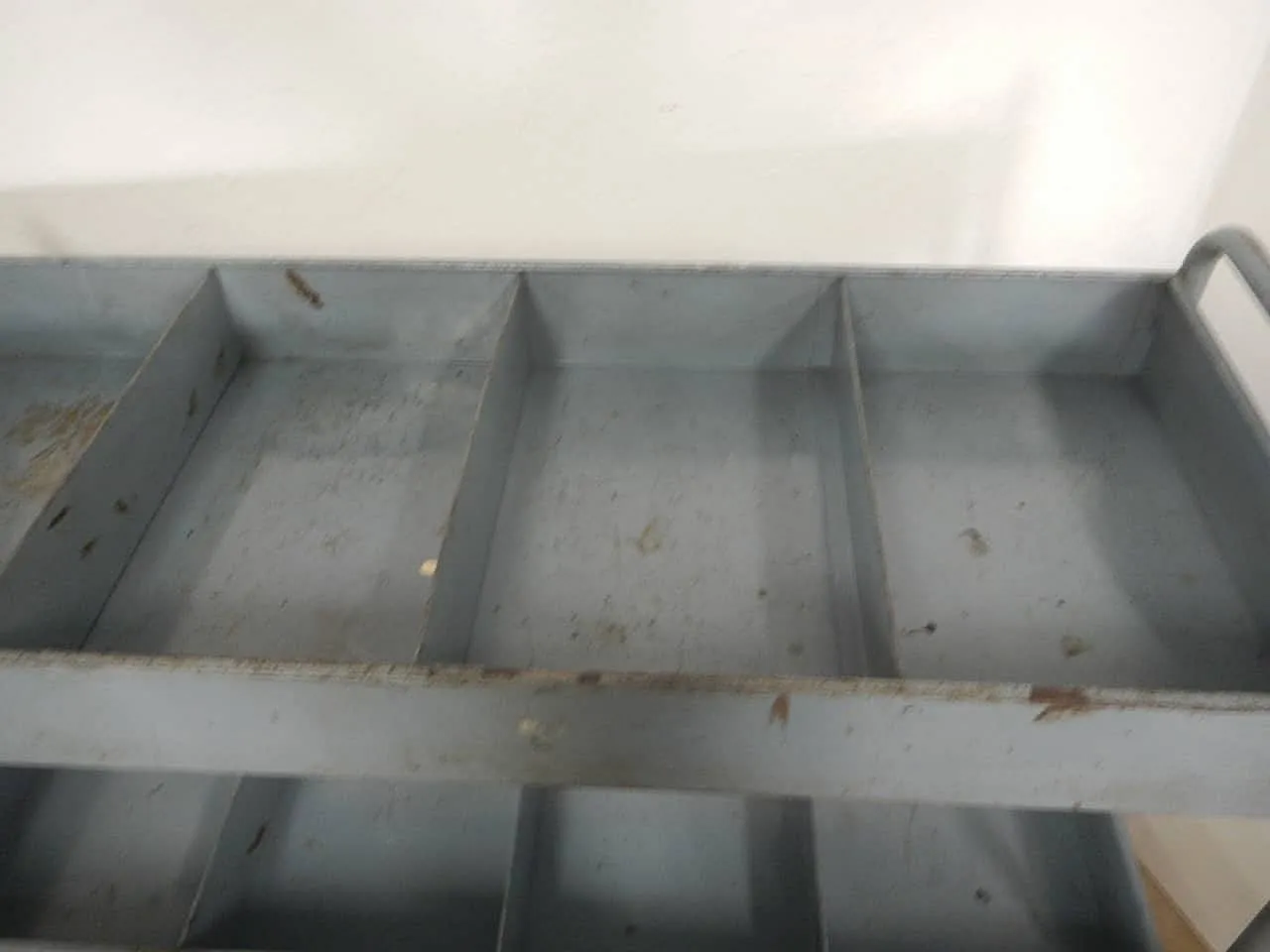 Carrello in ferro 12 scomparti 1960 6