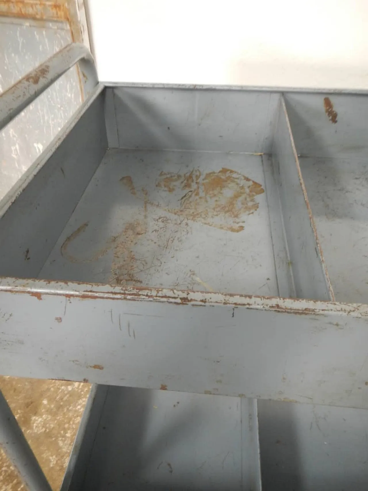 Carrello in ferro 12 scomparti 1960 7