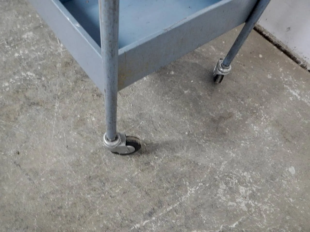 Carrello in ferro 12 scomparti 1960 8