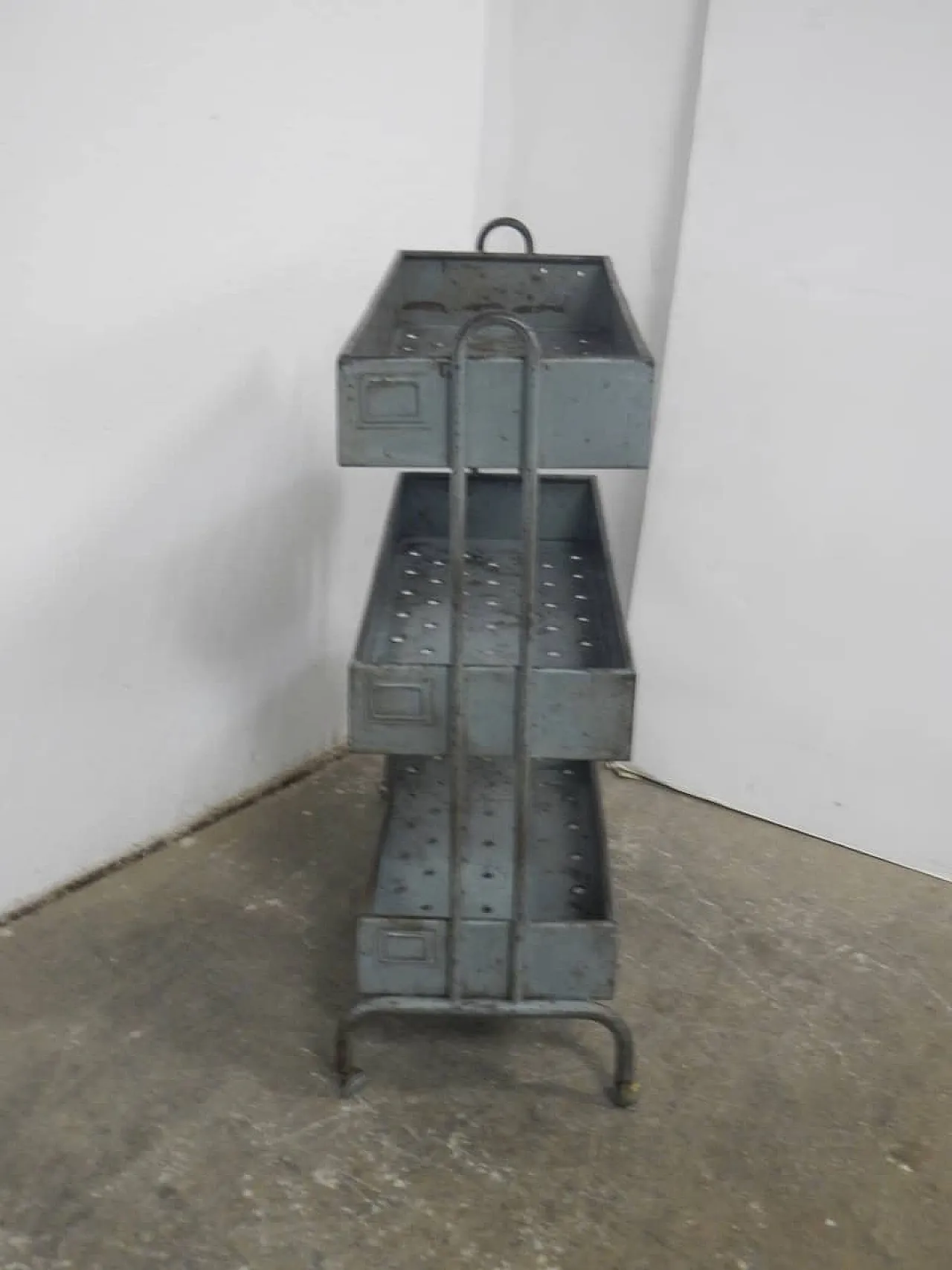 Carrello in ferro con vasche 1950 3