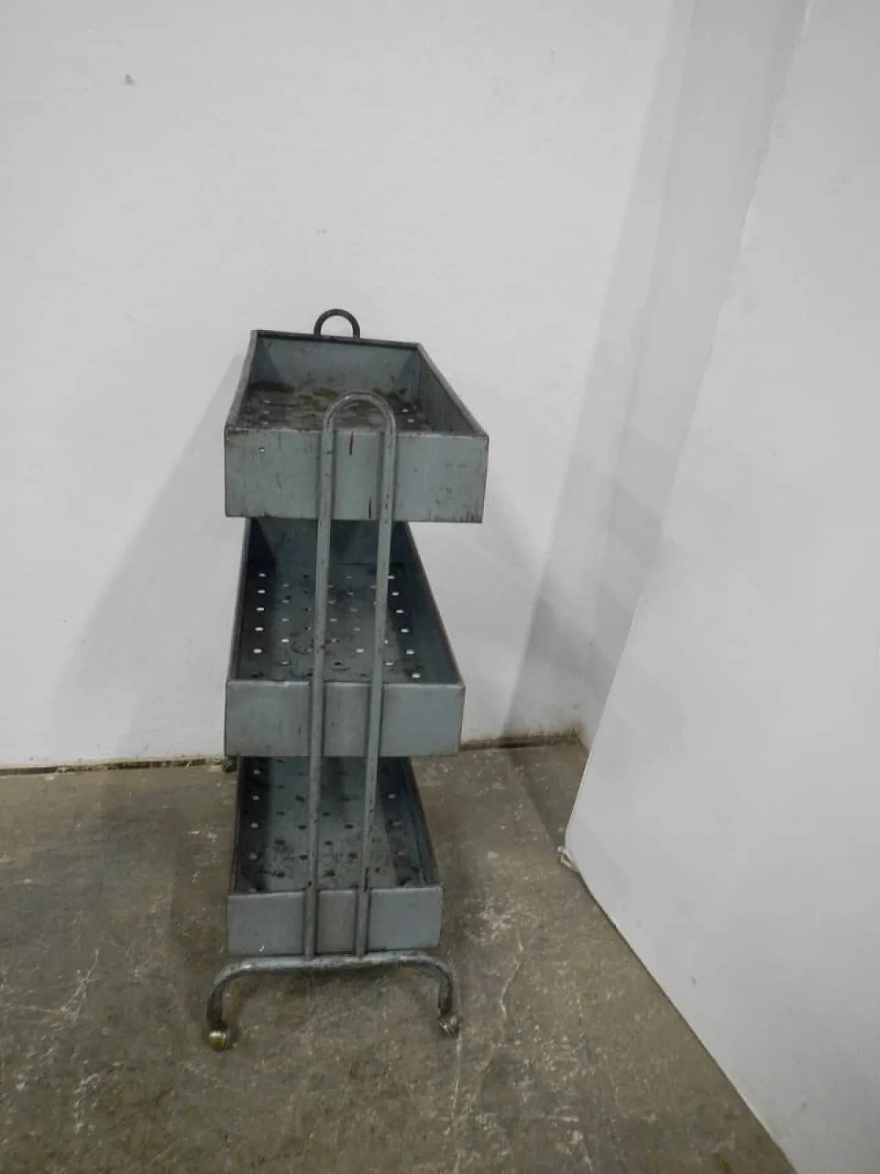 Carrello in ferro con vasche 1950 4