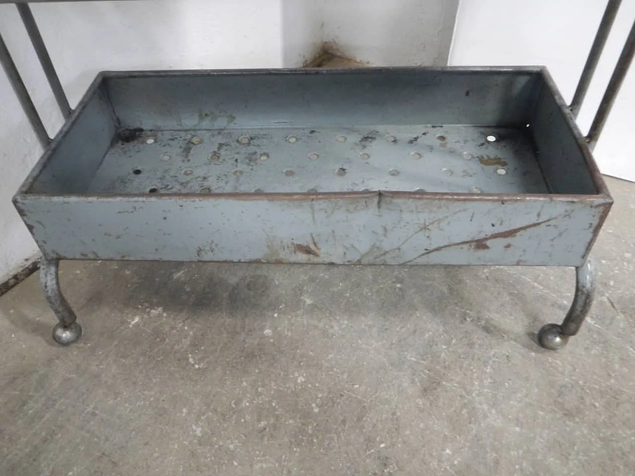 Carrello in ferro con vasche 1950 6